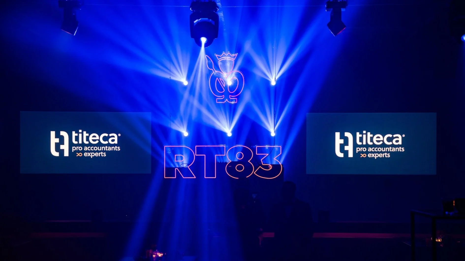 projectie van naam service club