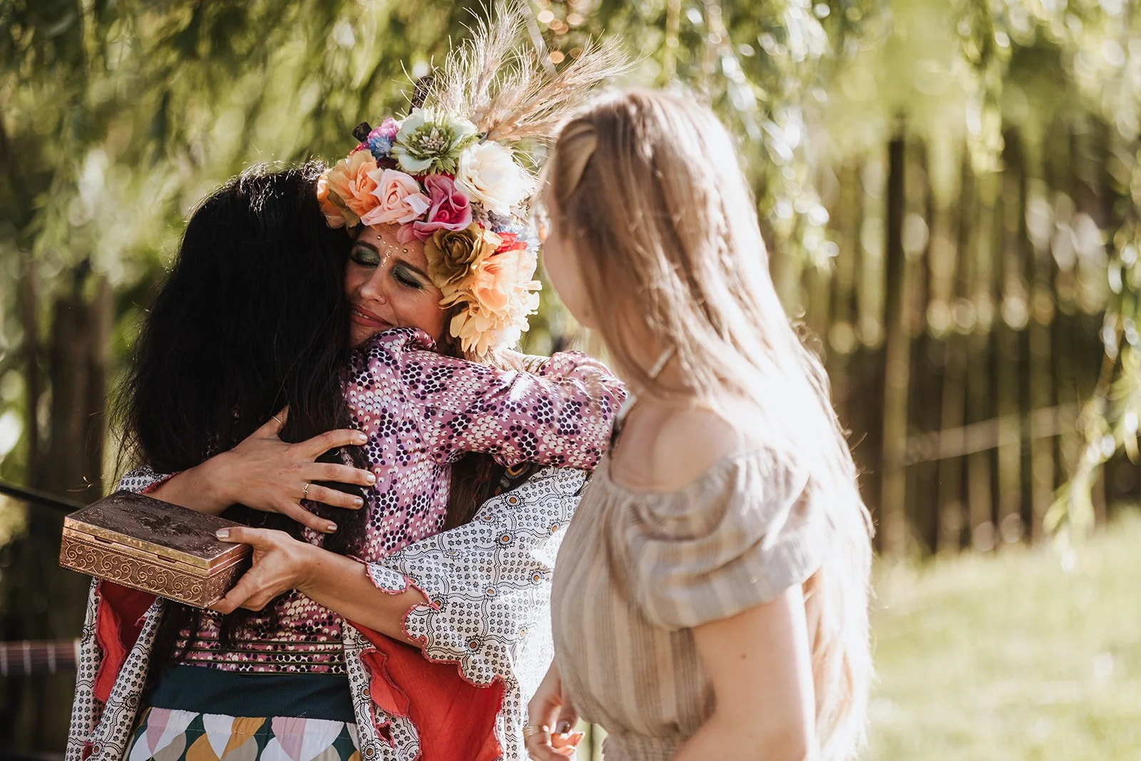 knuffel die gegeven wordt