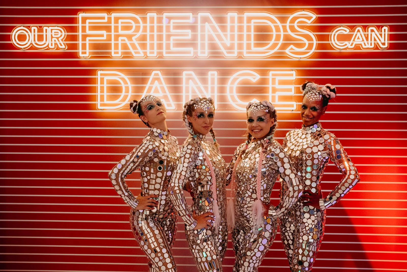 entertainers in disco kledij