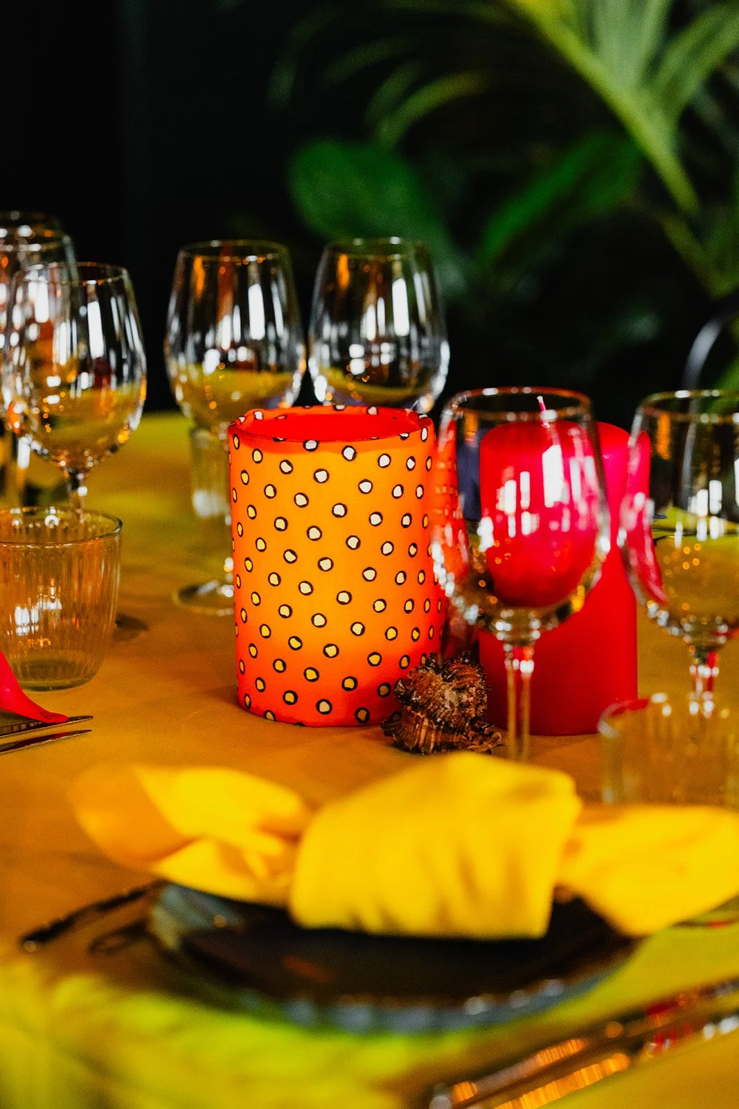 kleurrijke styling van tafel