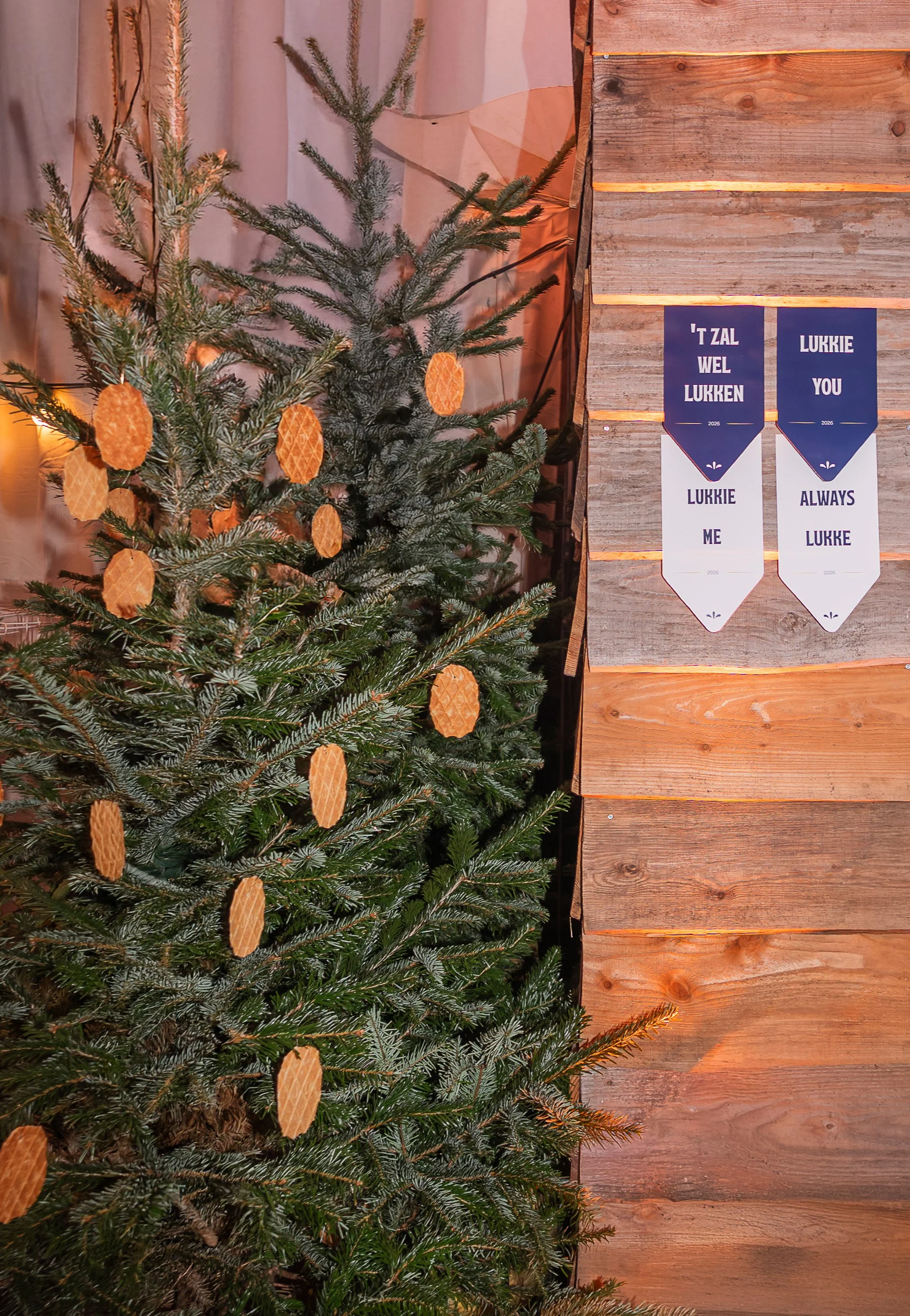 lukken in kerstboom als decoratie