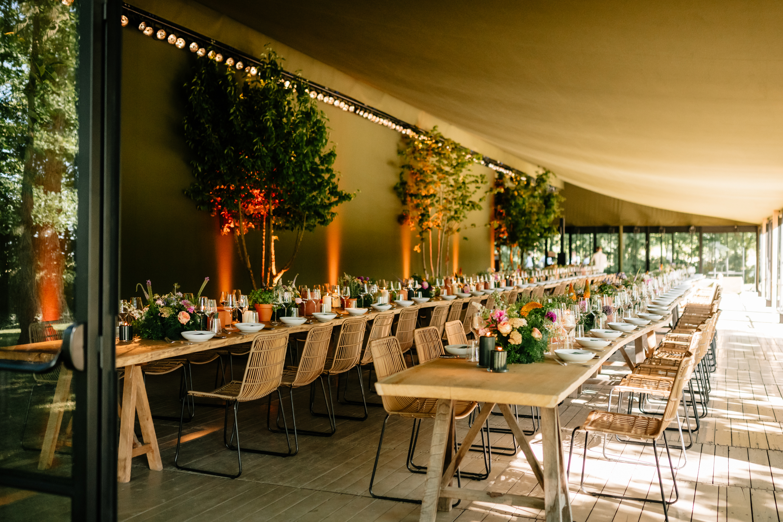 tafelstyling op een botanica tuinfeest