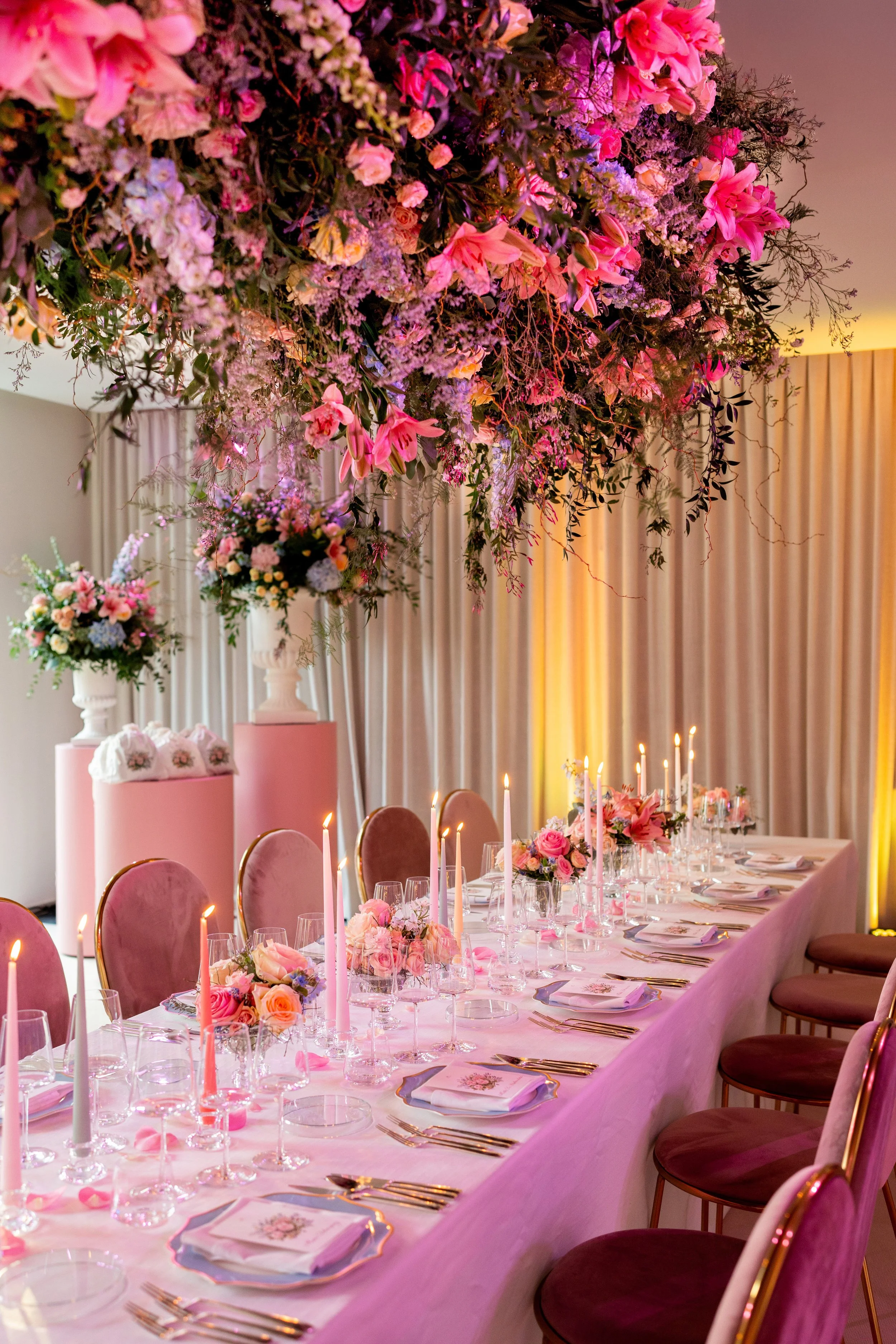 elegante tafelsetting voor een birdgerton feest