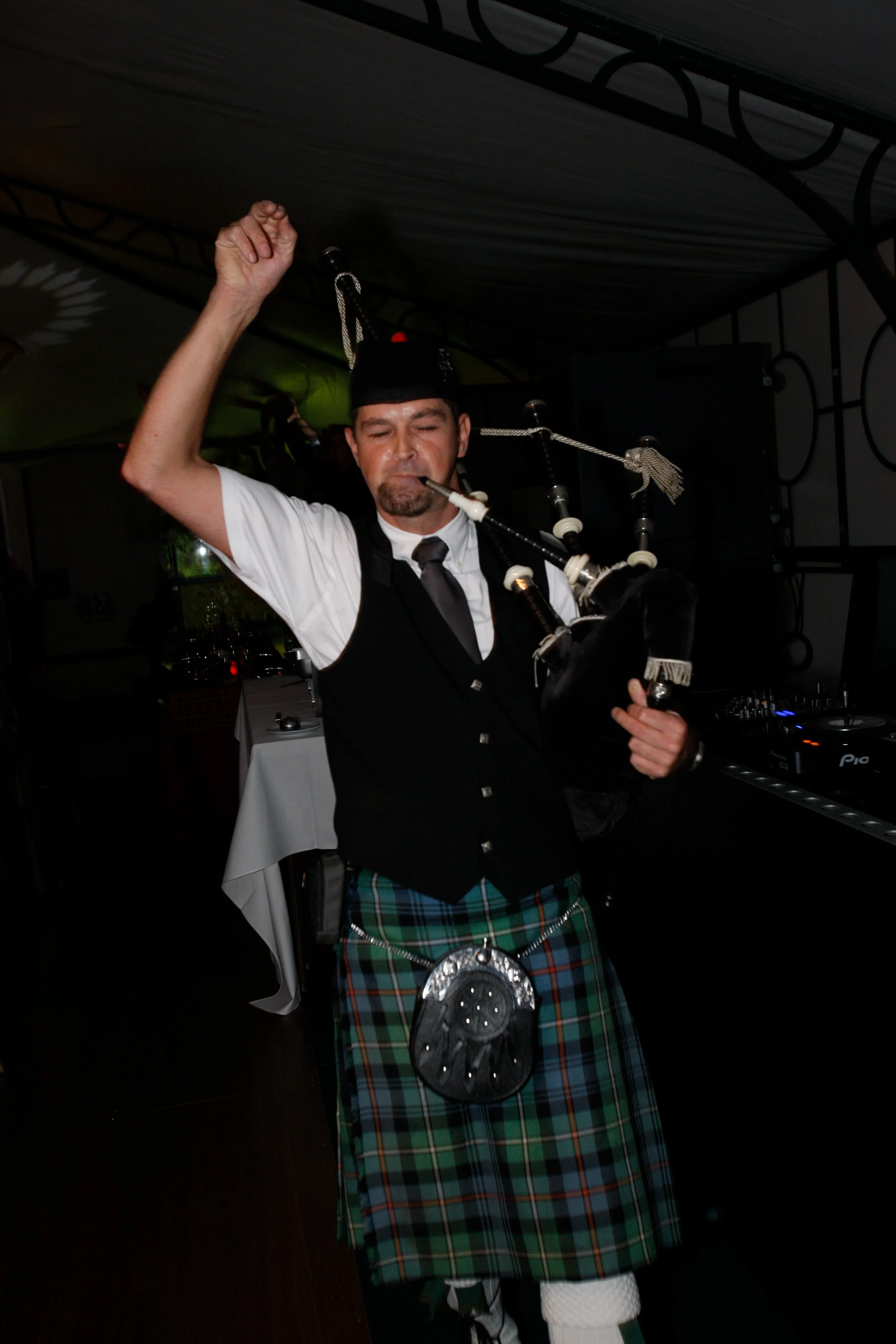 doedelzakspeler op verjaardag