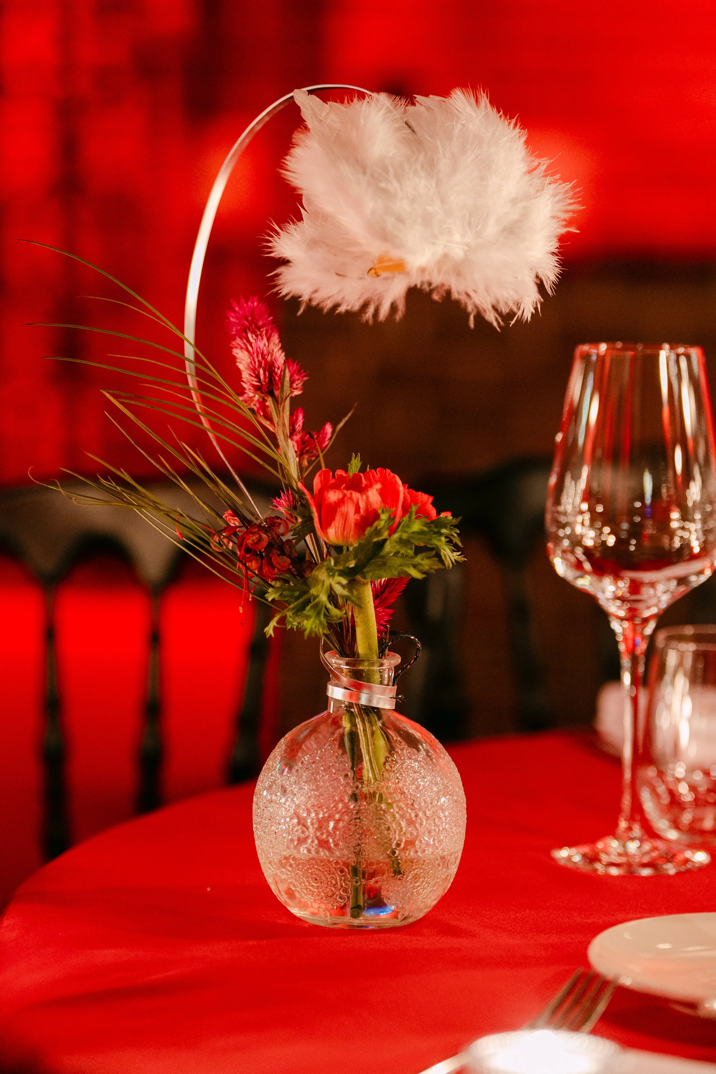 subtiele bloemen met rode details