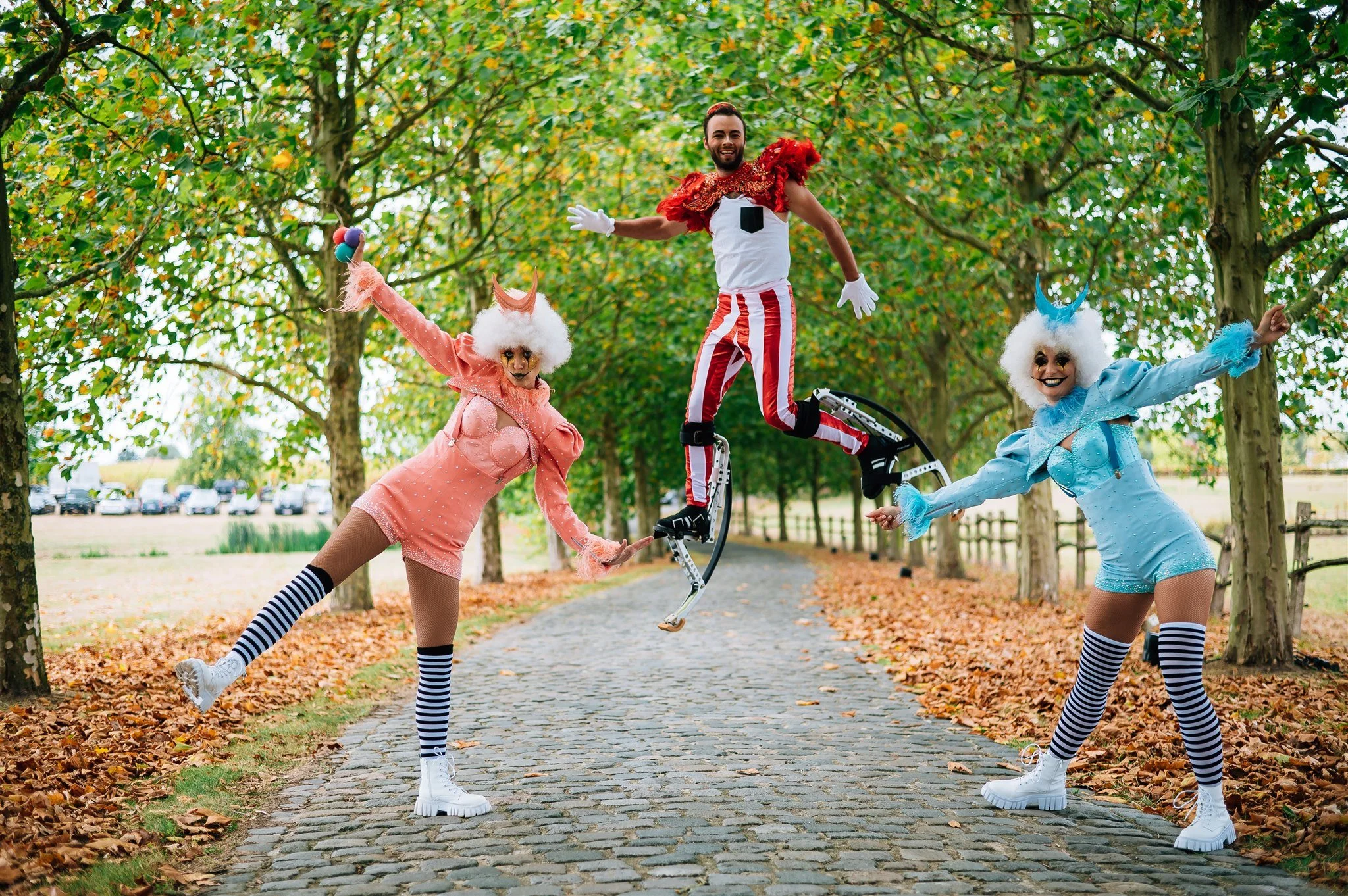 entertainers in circus thema