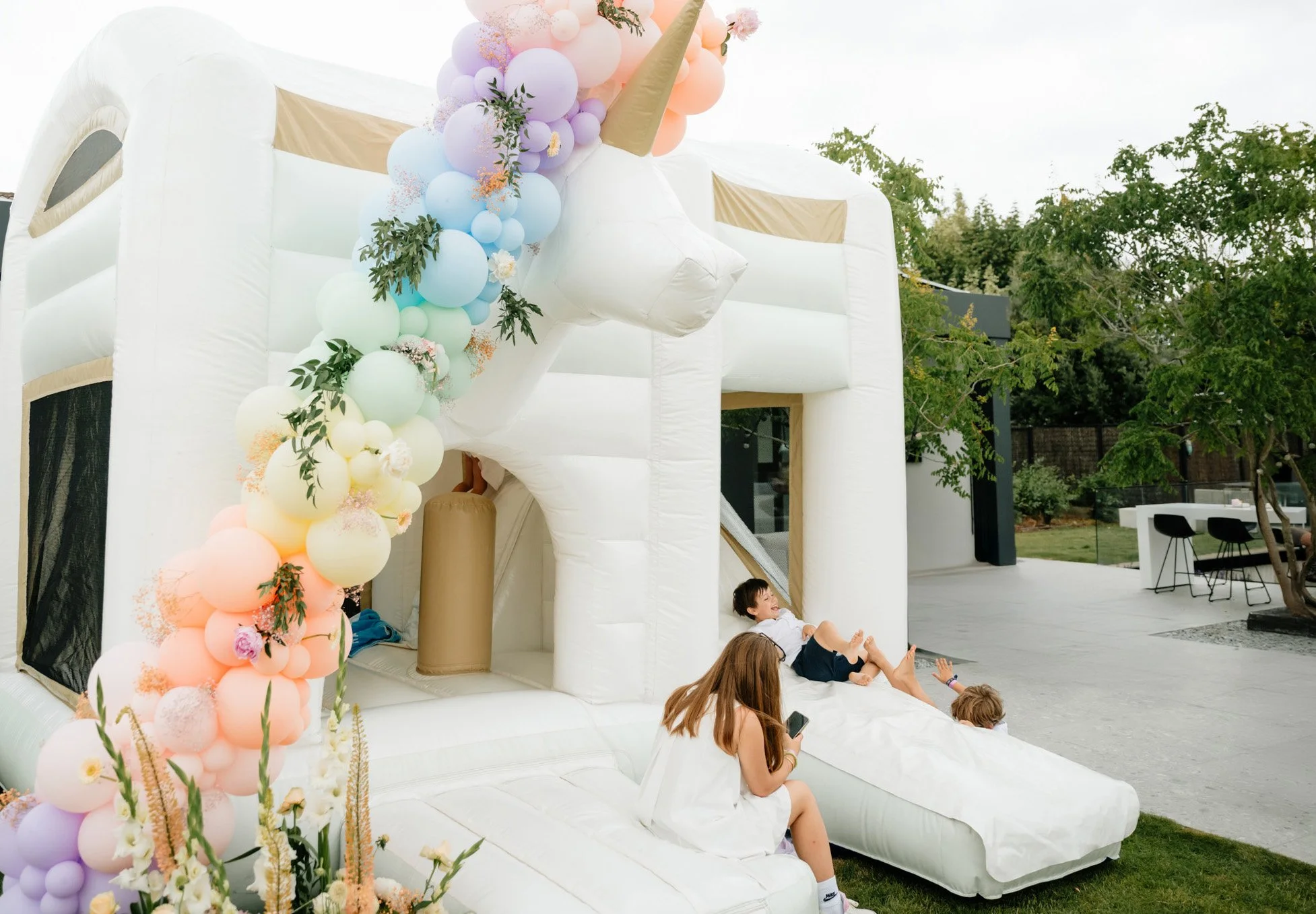 springkasteel in unicorn thema