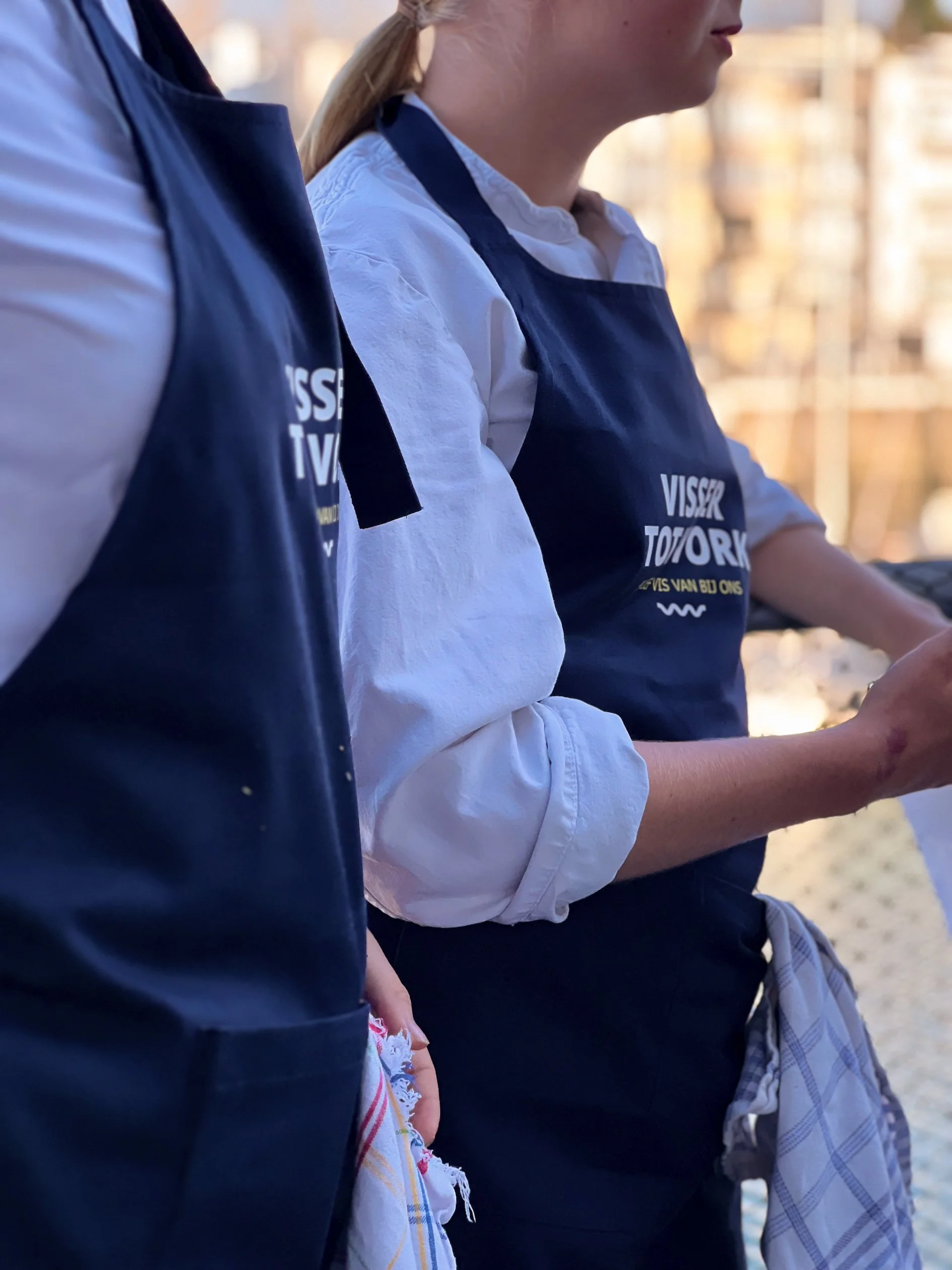 vissers tot vork op schort gedrukt