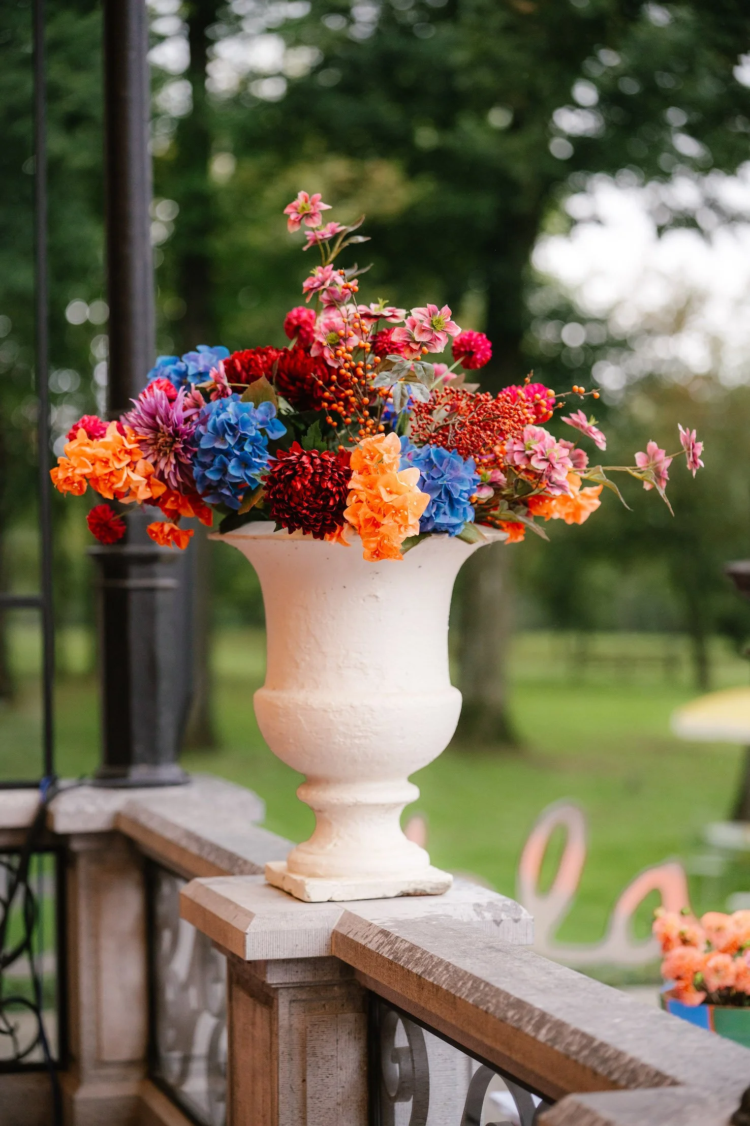 vaas met zomerse bloemen