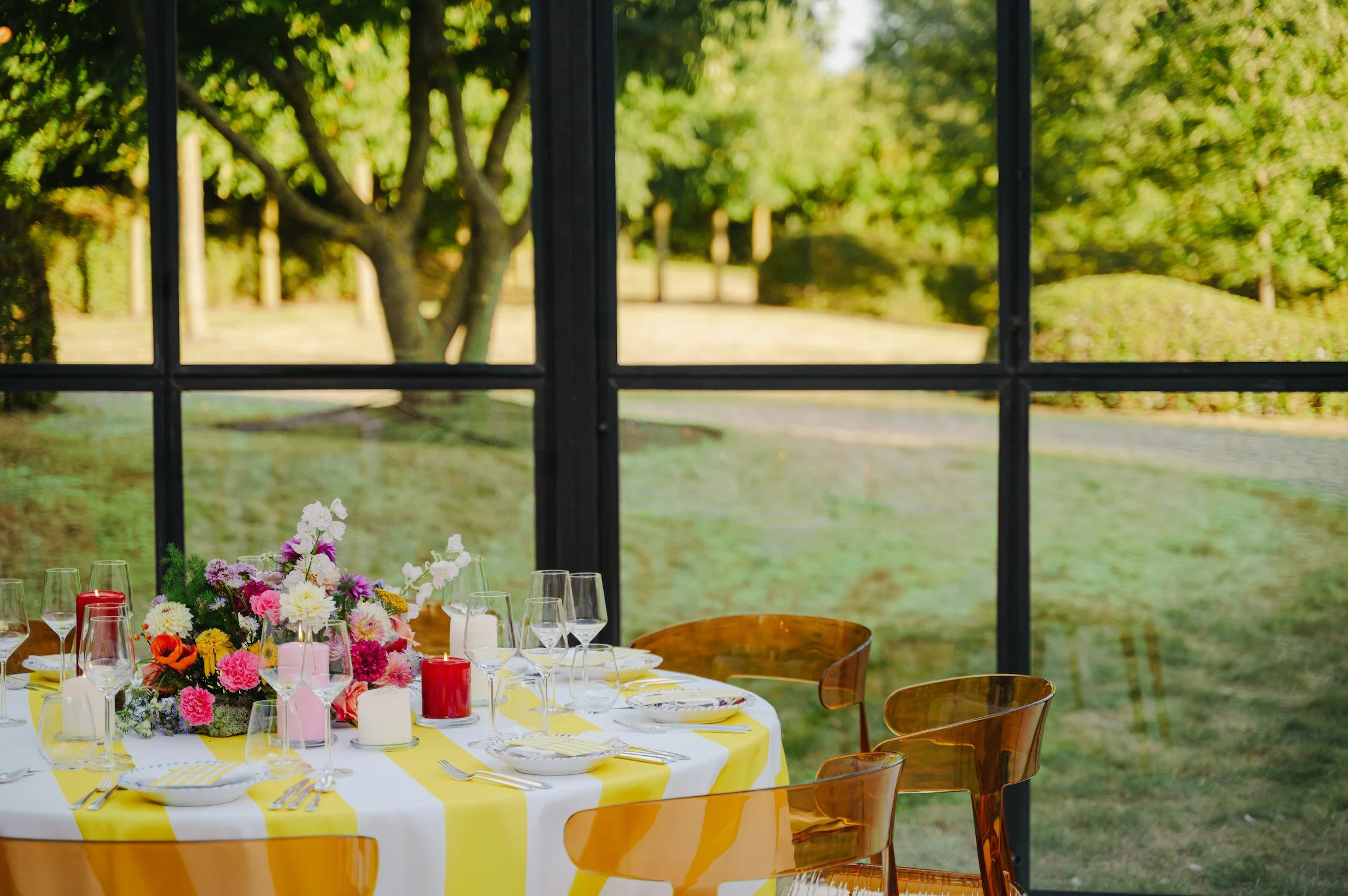 close-up van tafelsetting voor verjaardagsfeest