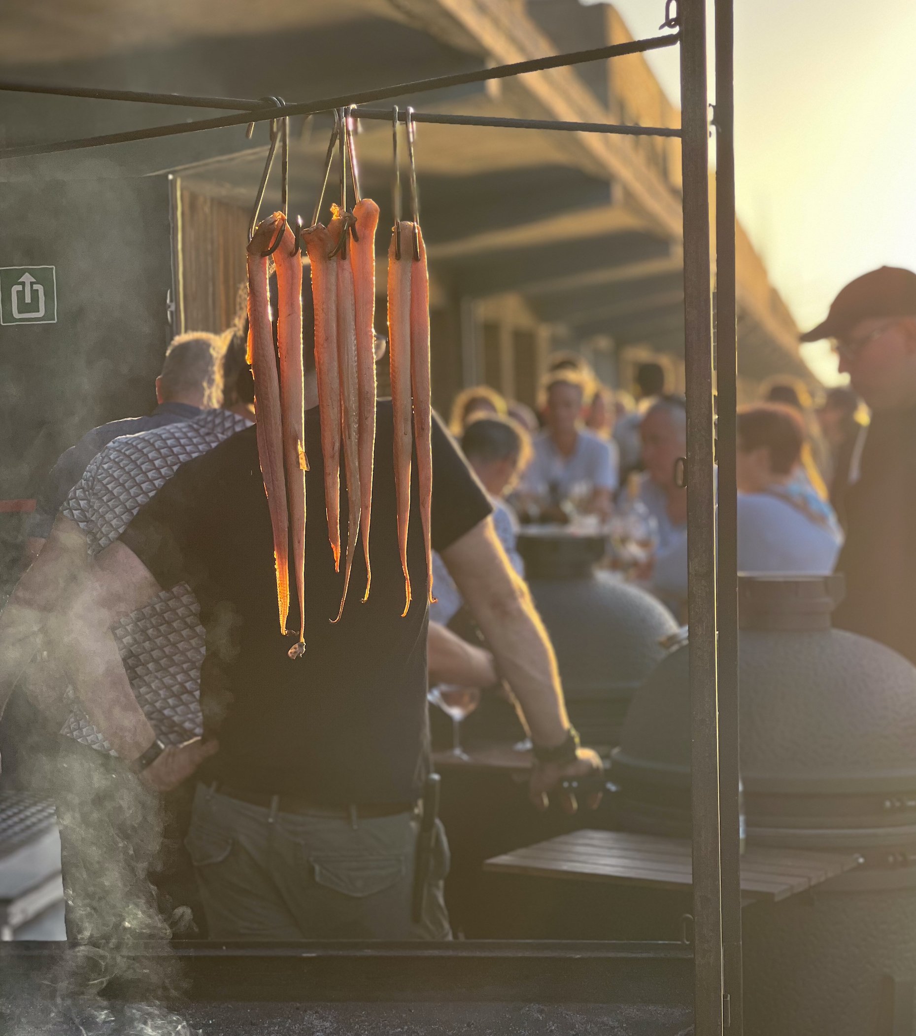 hangende vis aan haak op event in Brugge