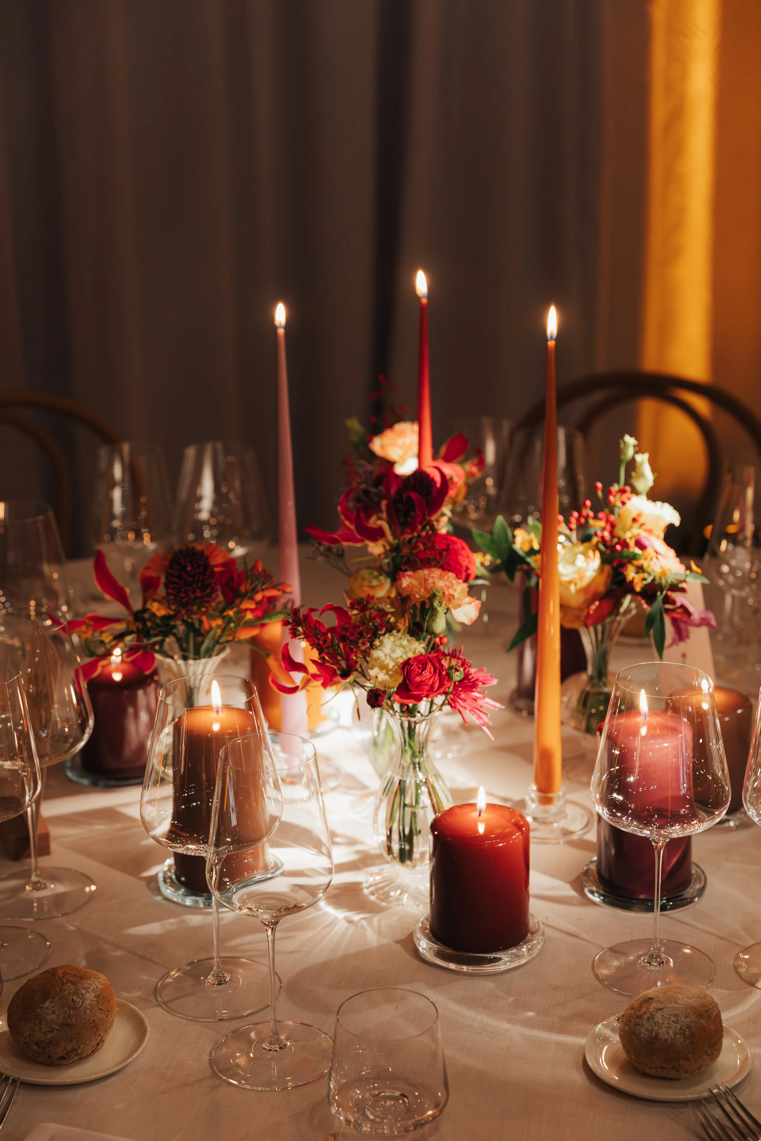 rode en warme tafel decoratie