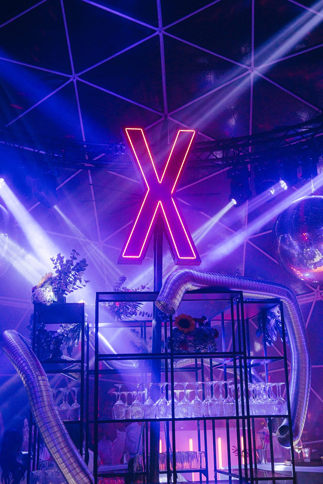 detailshot van indoor event styling