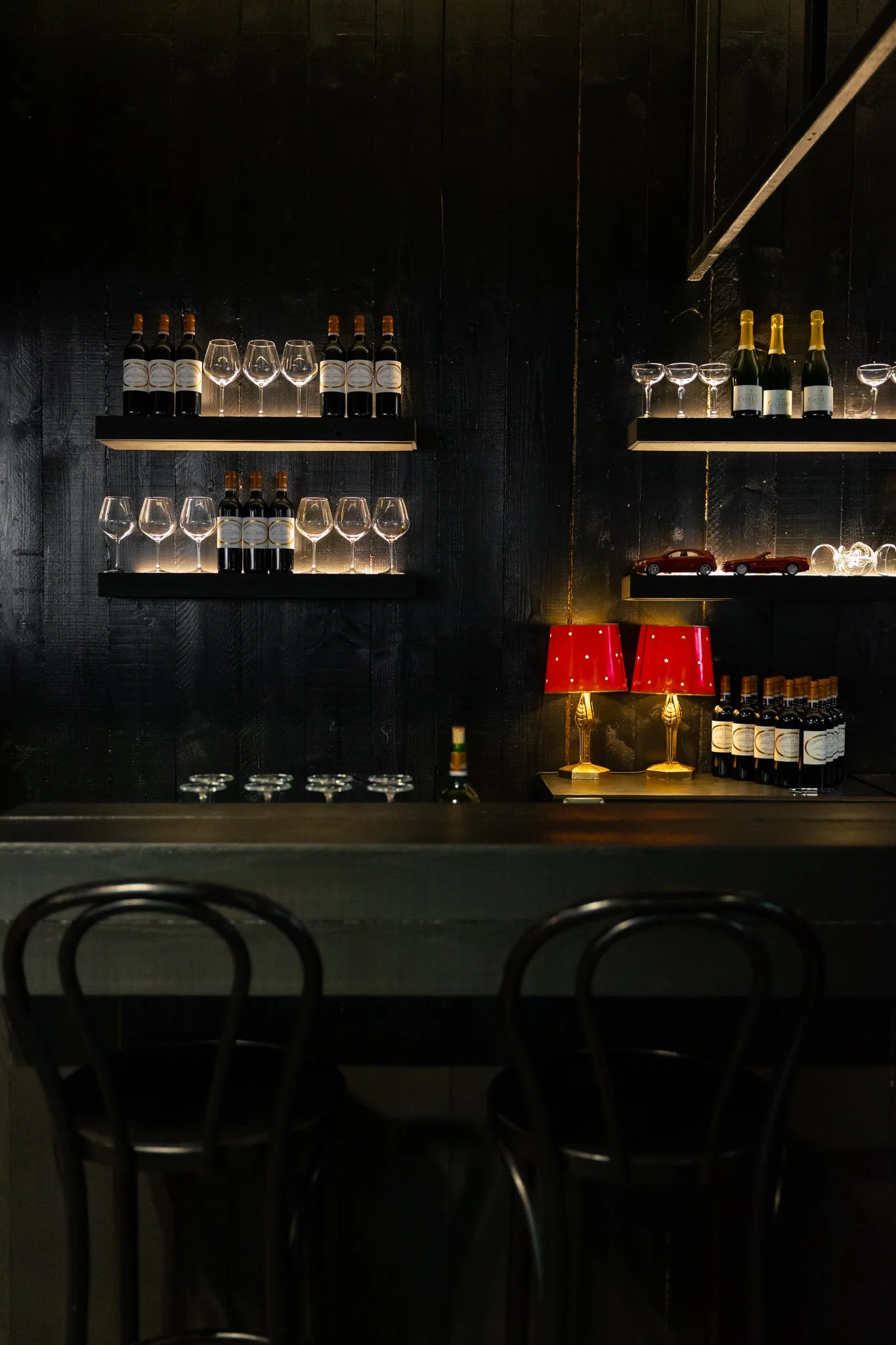 styling van bar met wijn en wijnglazen