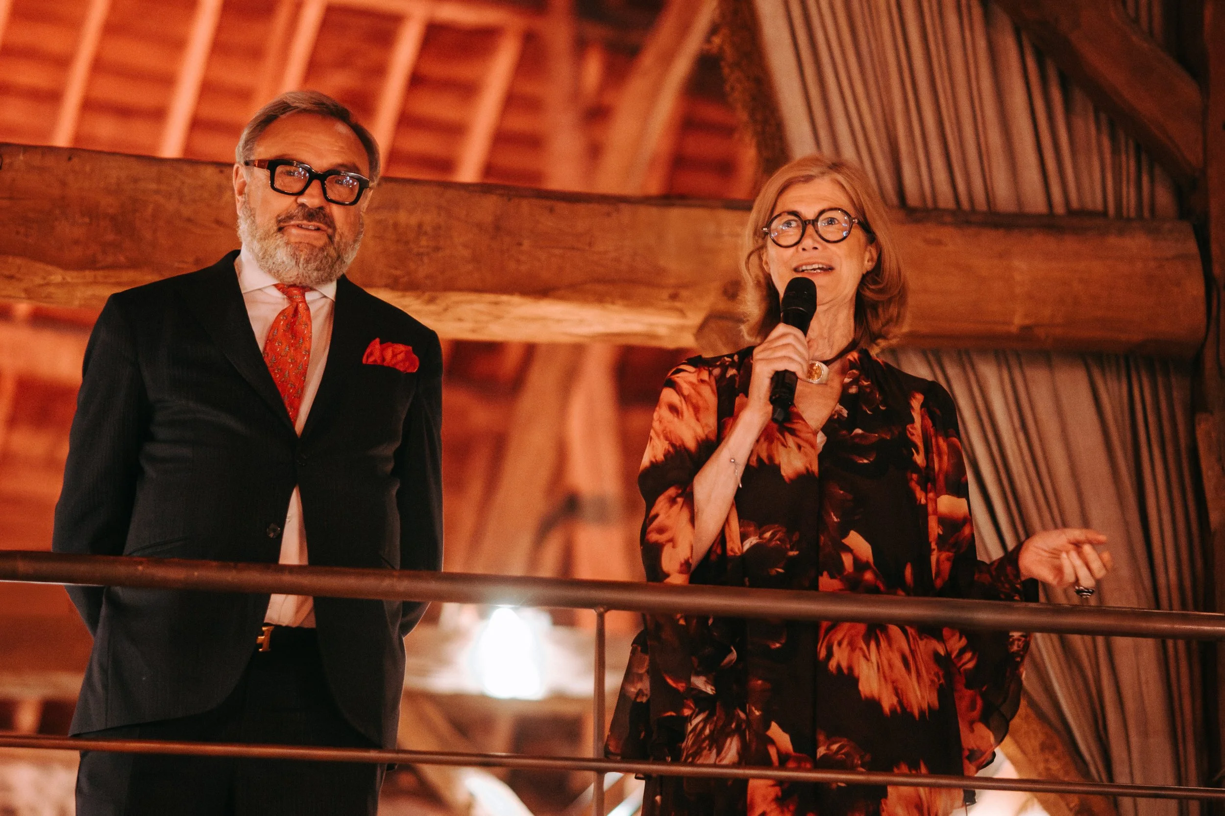 speech wordt gegeven tijdens fundraising event