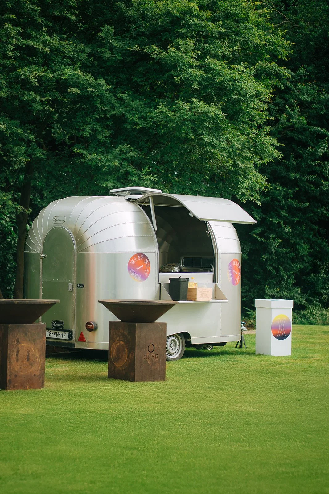 foodtruck met wraps op verjaardagsfeest