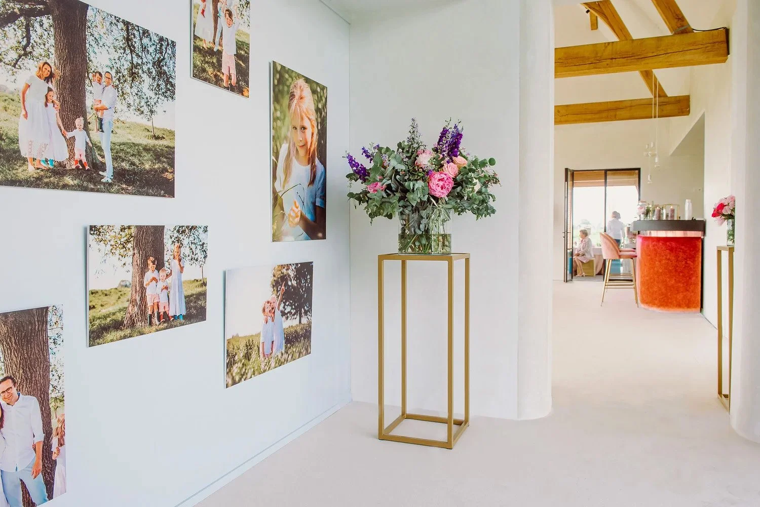 fotomuur met communiefoto's