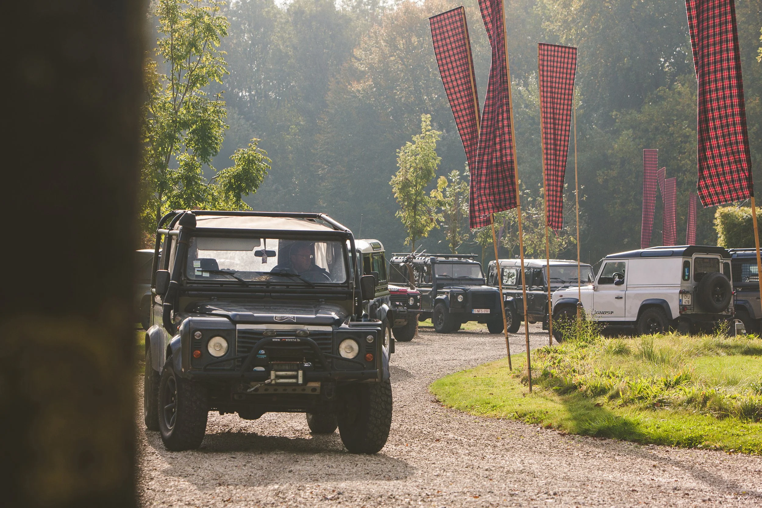 landrovers als decoratie voor event