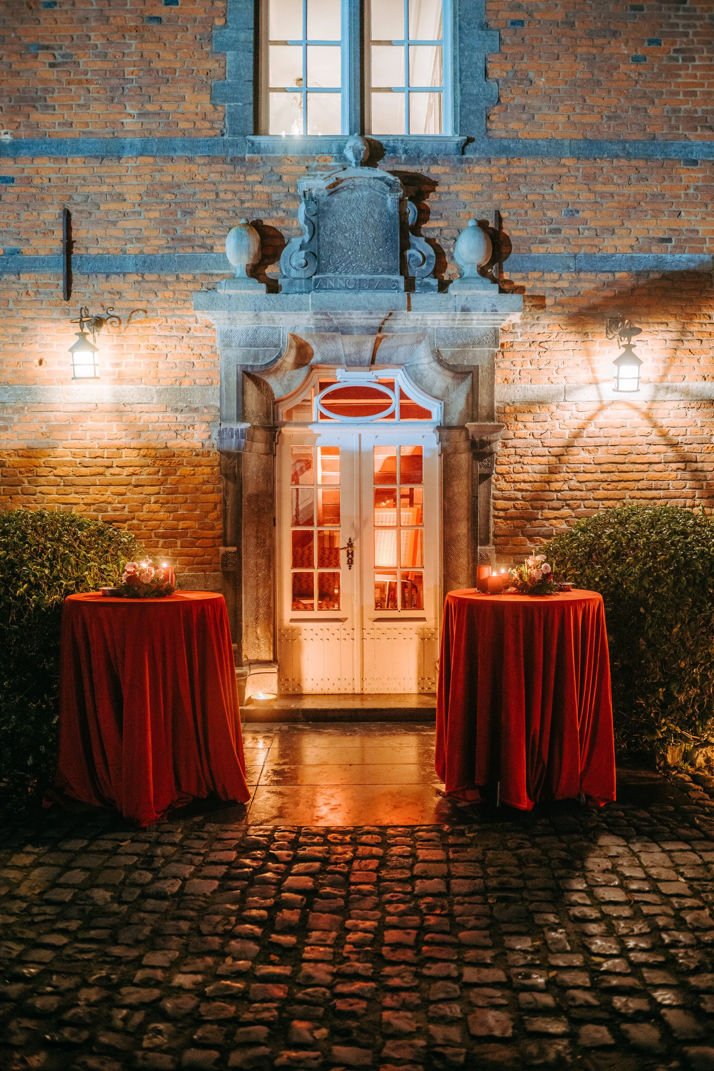 inkom met 2 receptietafels