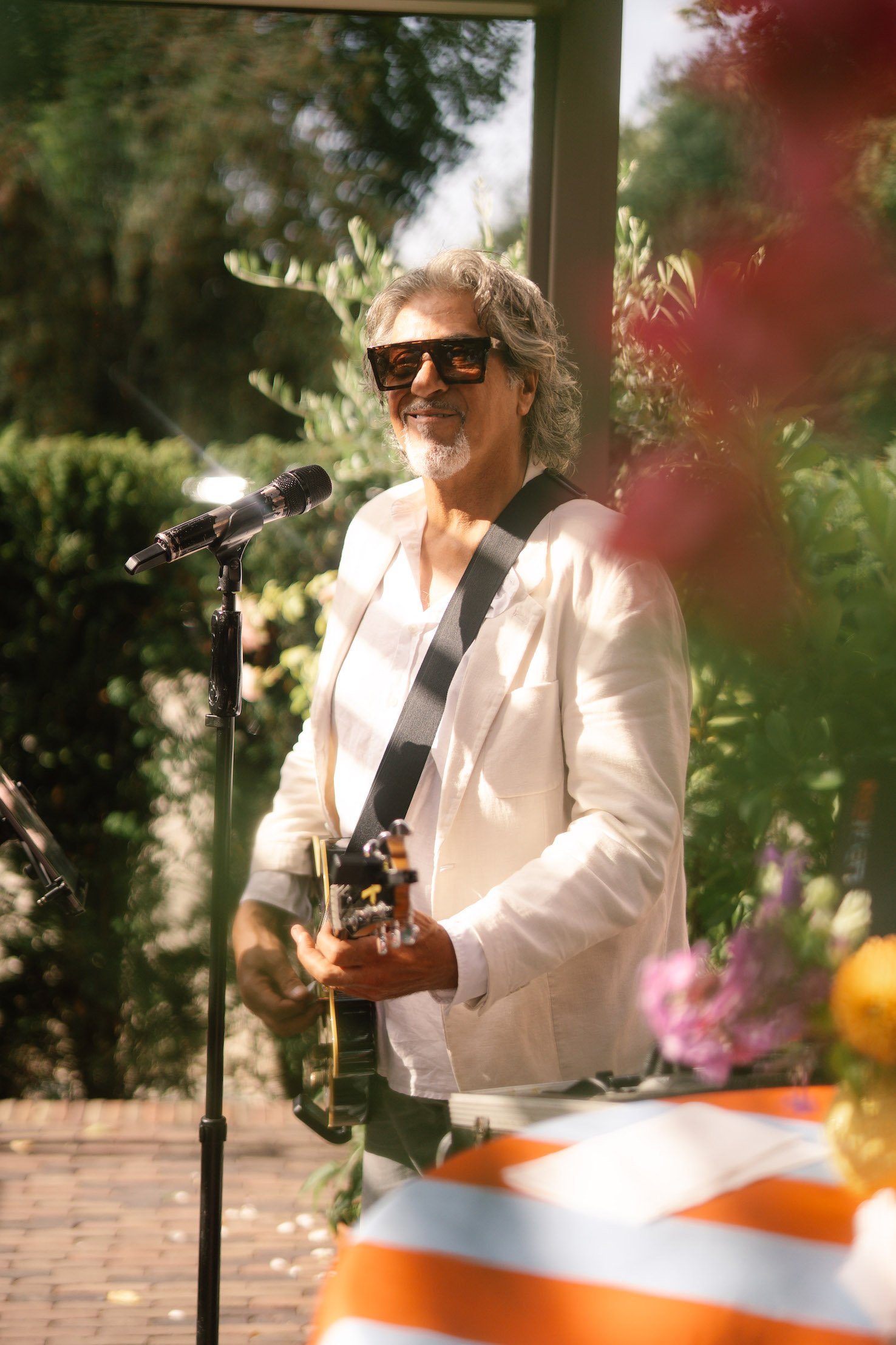 live gitaarmuziek tijdens een verjaardagsfeest