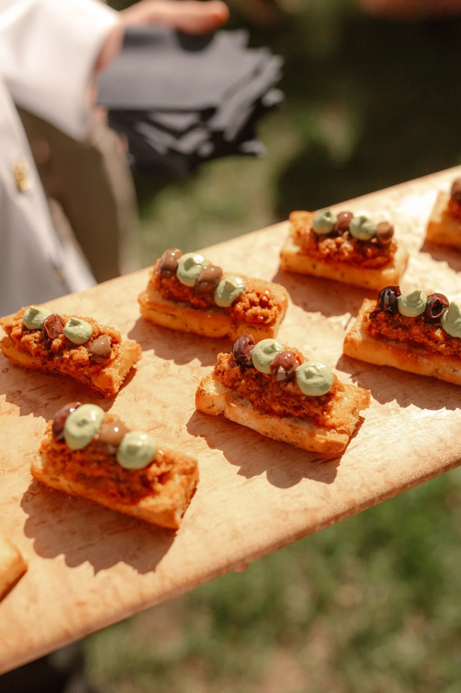 italiaanse hapje geserveerd tijdens verjaardagsfeest