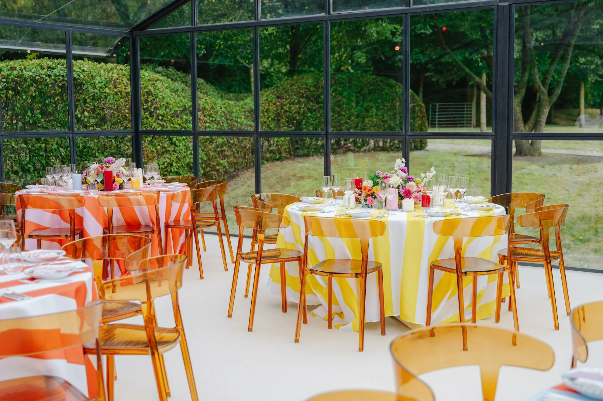 zomerse tafelsetting op 50th-birthday party