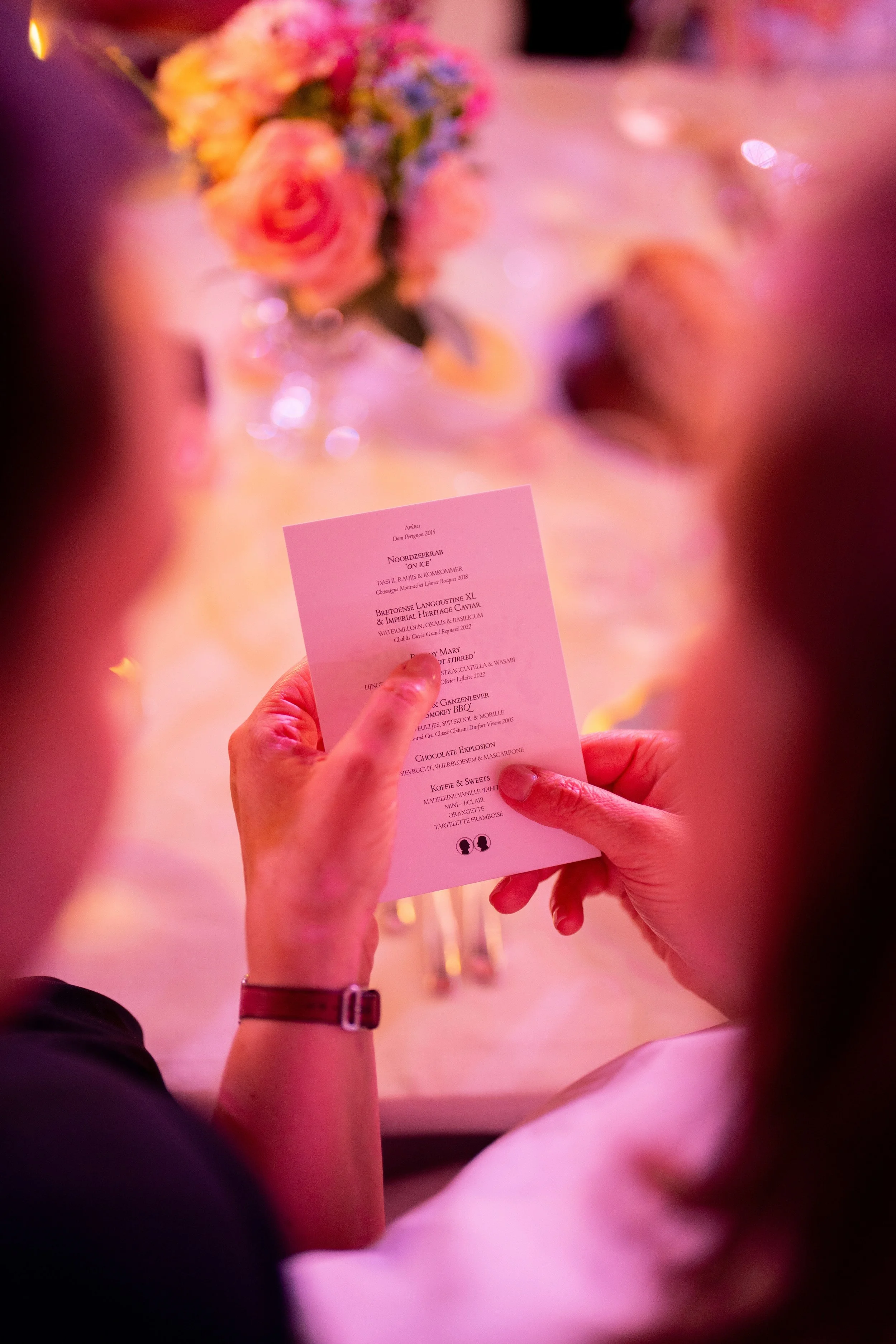 detail van menukaart op verjaardagsfeest