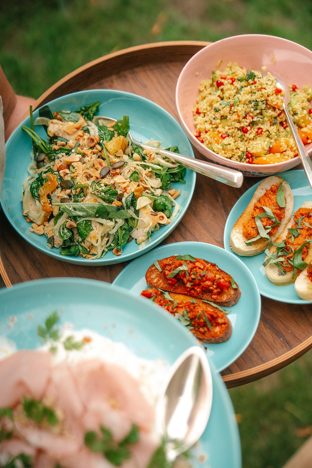 Italiaans eten geserveerd tijdens een zomerse lunch