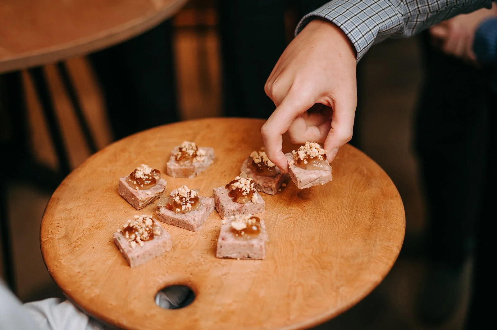 hapjes die geserveerd worden op verjaardagsfeest