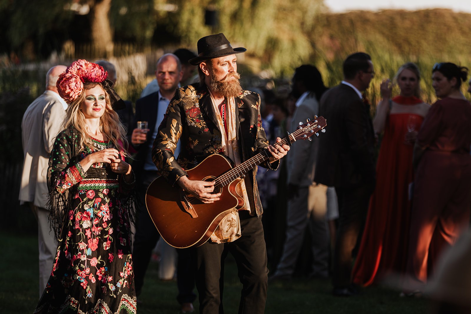 entertainers in bohemien kledij