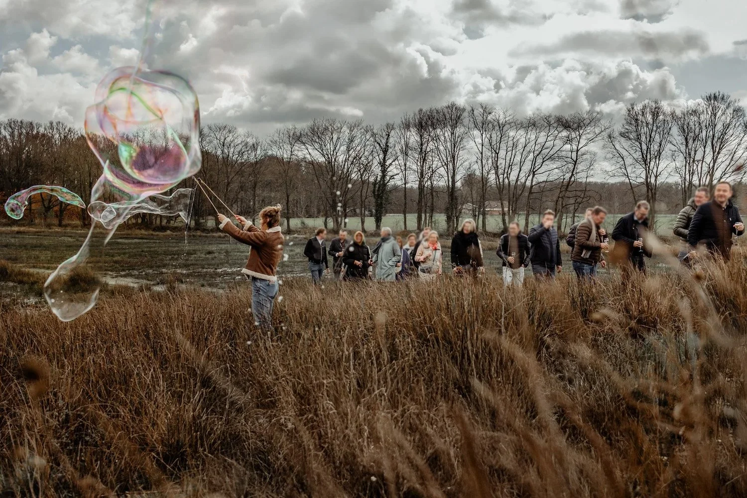 grote zeepbellen als entertainment tijdens outdoor event