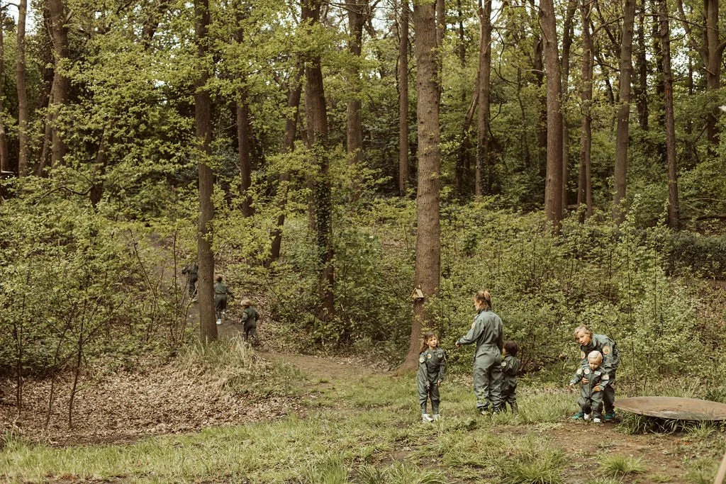 activiteit in bos tijdens communiefeest