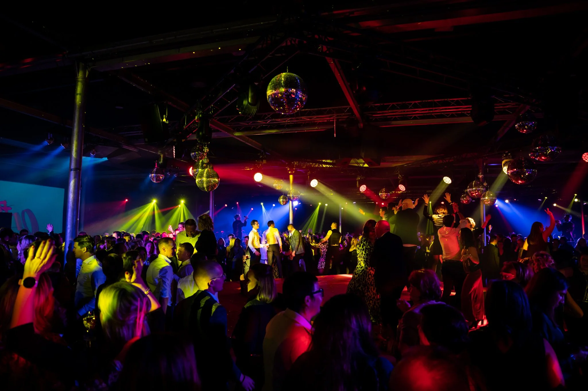 gevulde zaal op serviceclub event