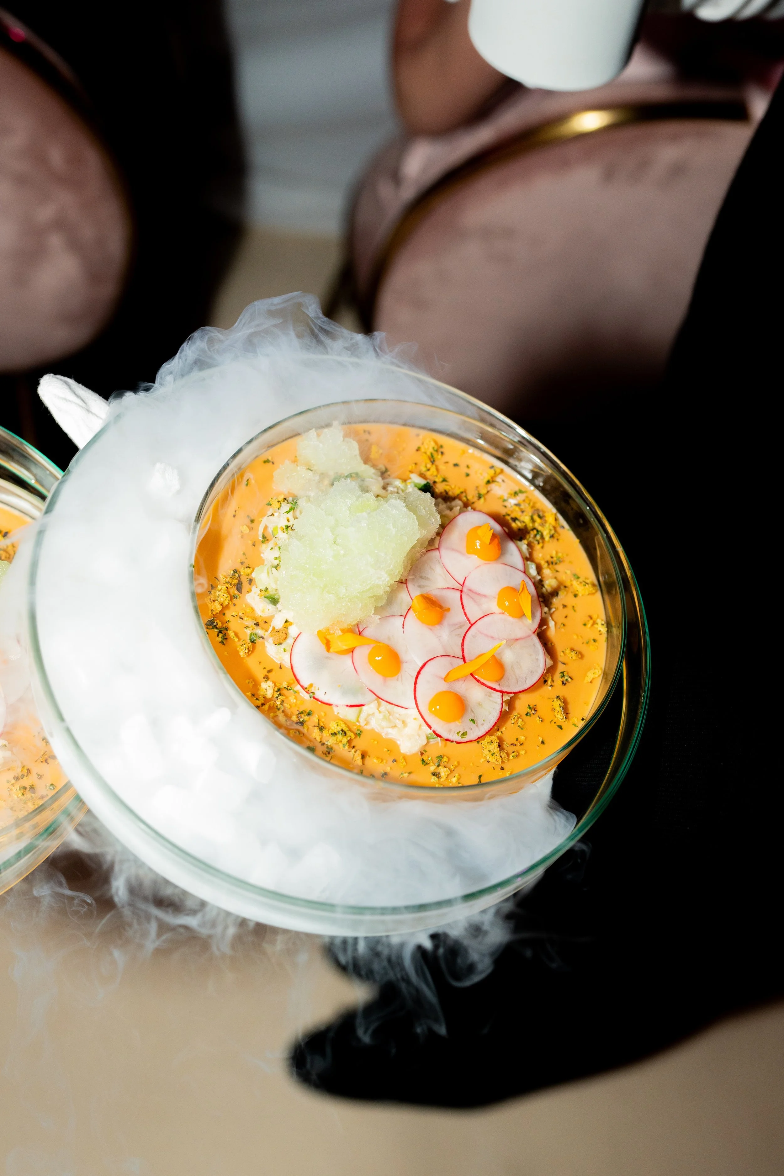 hapje tijdens een stijlvol themafeest