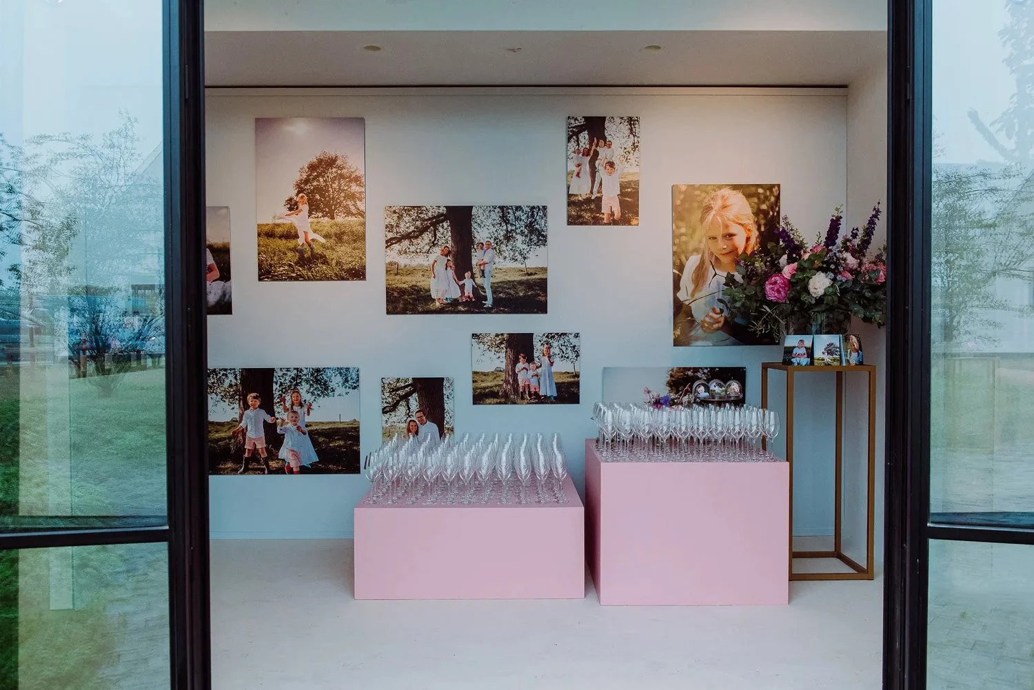 fotomuur met communiefoto's