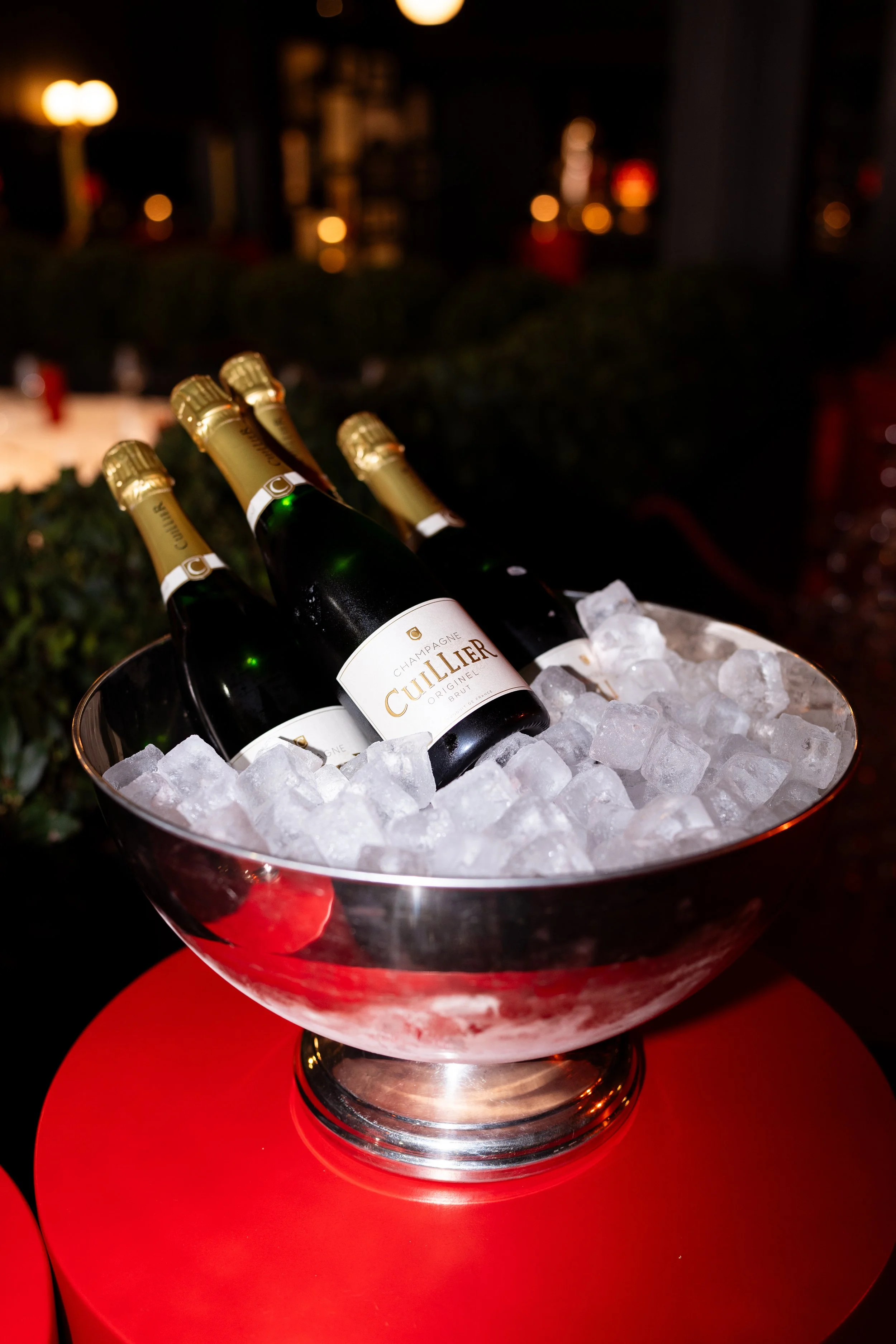 champagne in een koelemmer