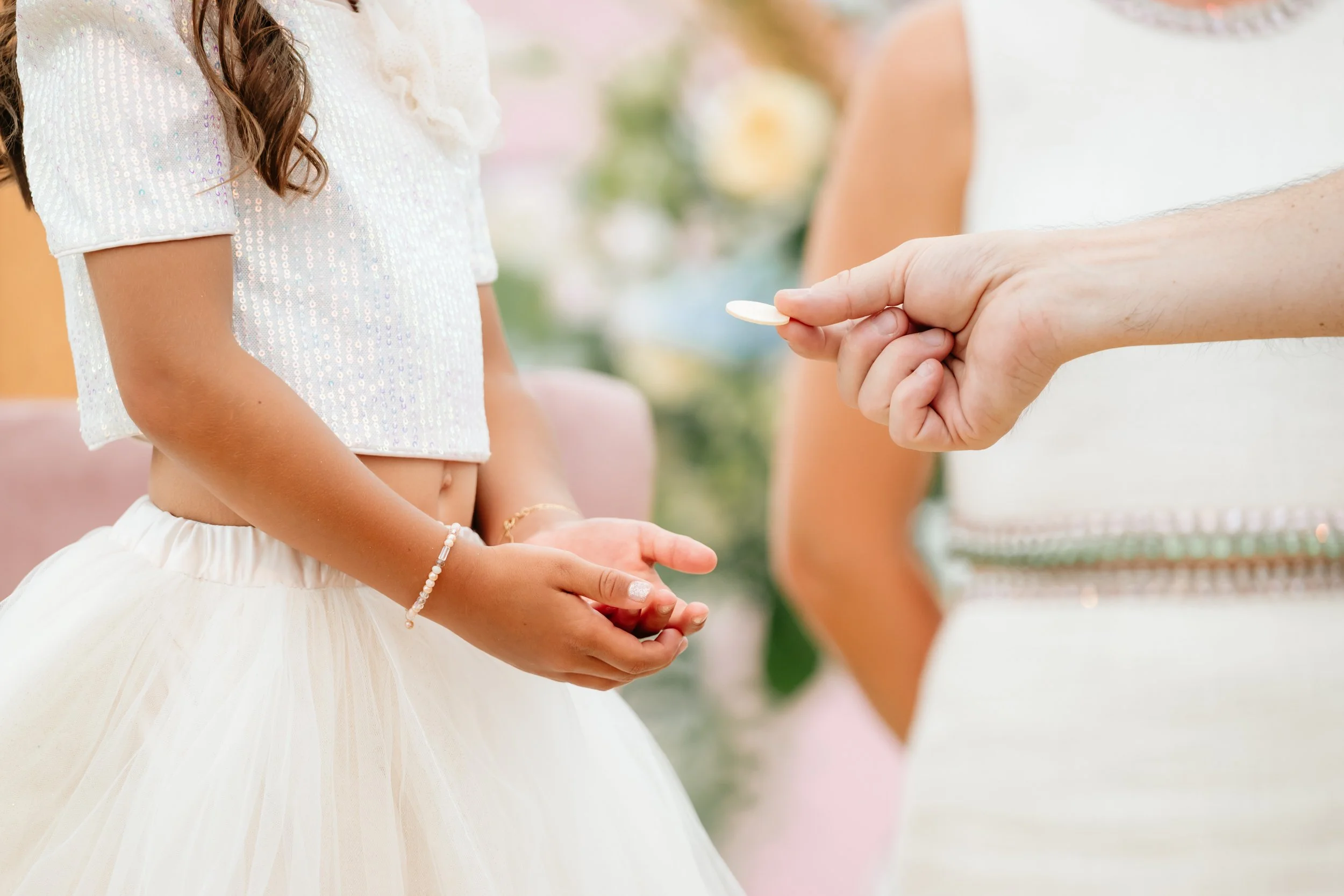 ontvangen van hostie op communie feest