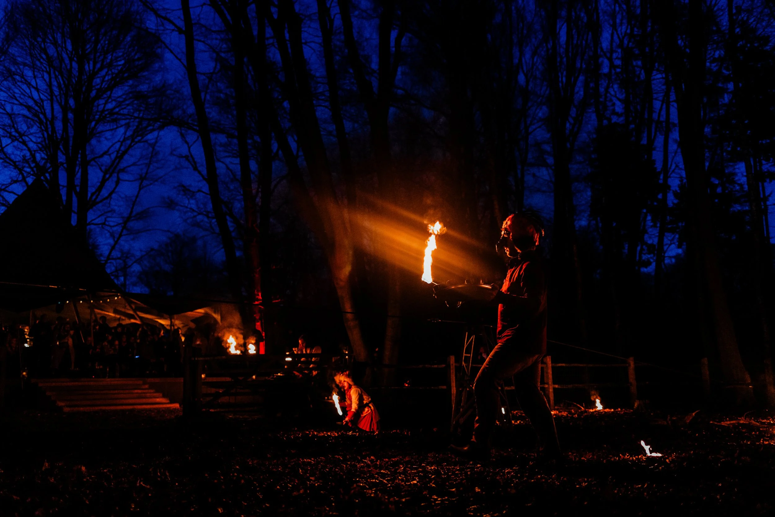 show en sfeer tijdens outdoor bos event
