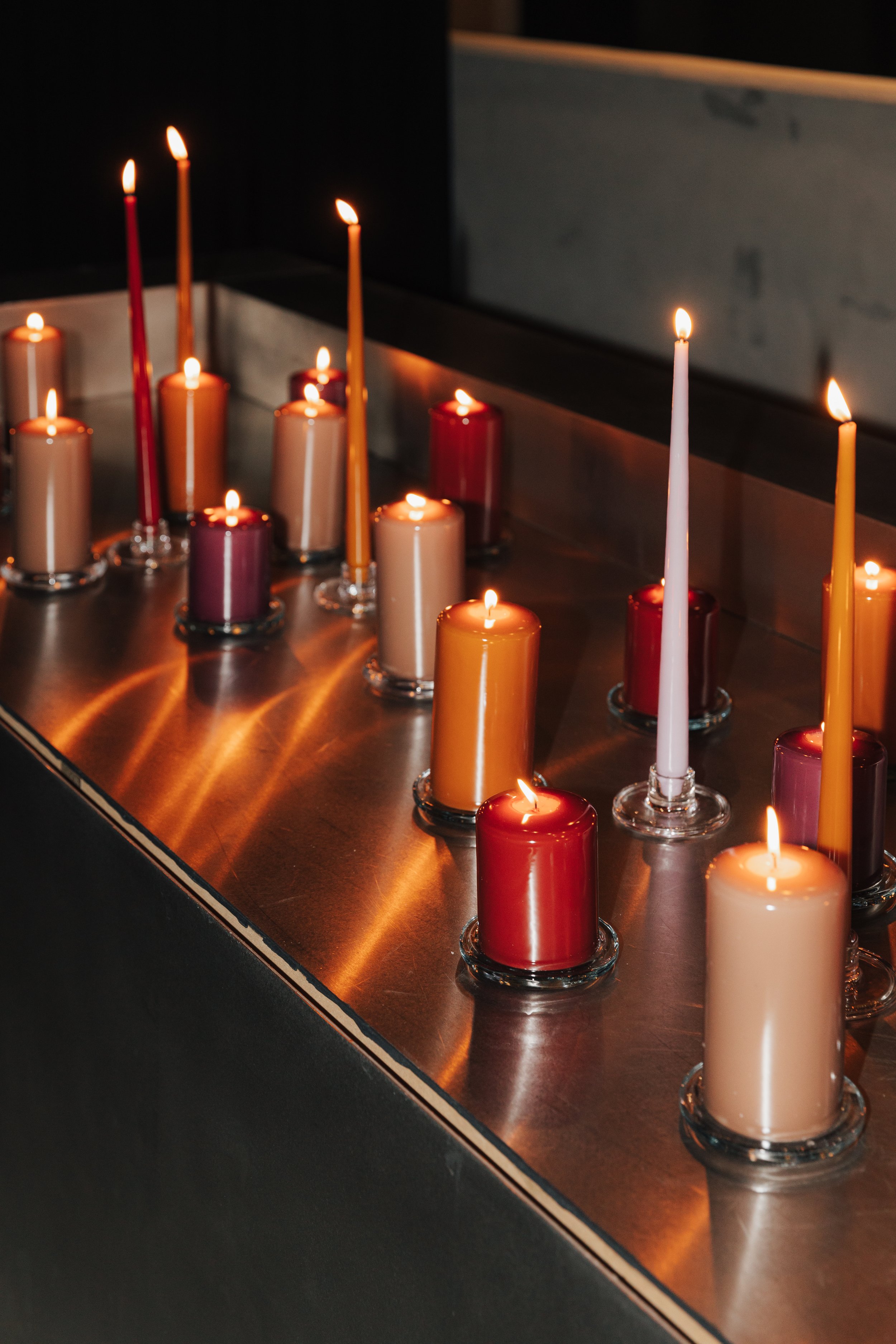 close-up van kaarslicht op een verjaardagsfeest