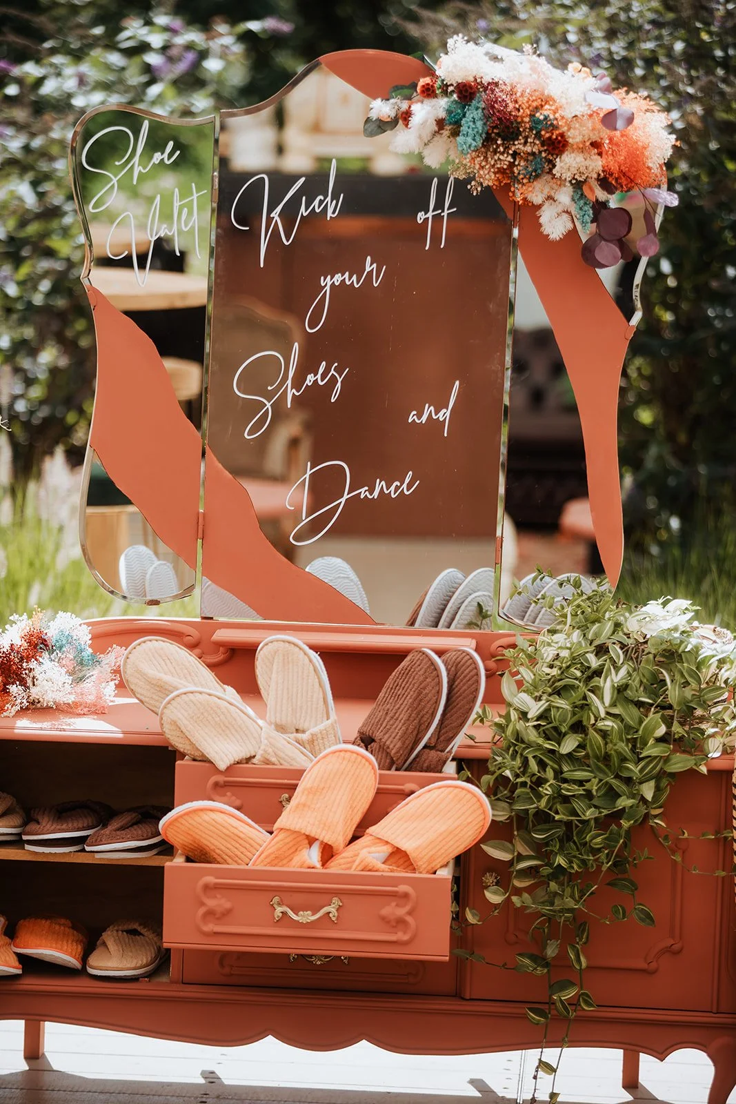 kast met slippers in voor gasten