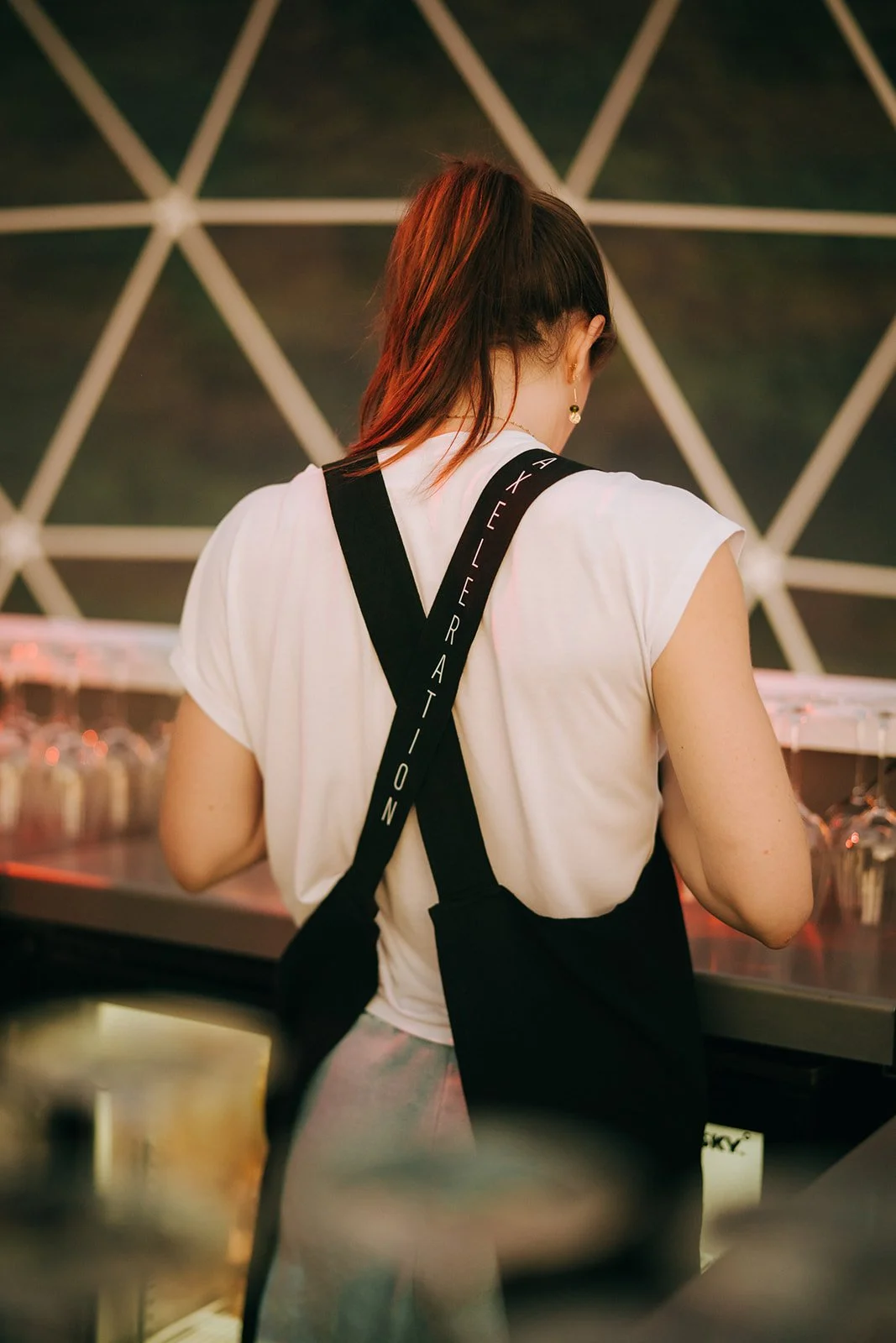 Bediening tijdens zomers verjaardagsfeest