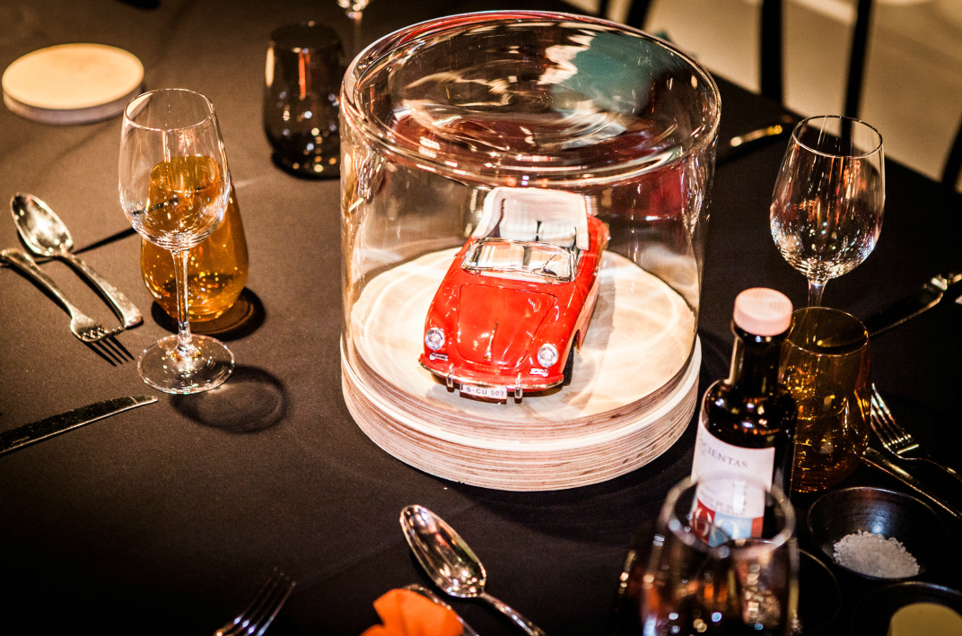 aankleding van tafel met auto detail