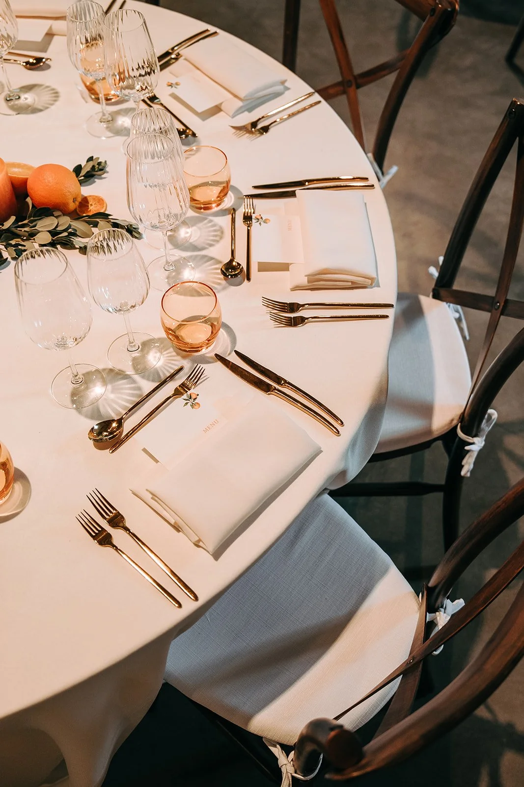 aankleding tafel voor huwelijk