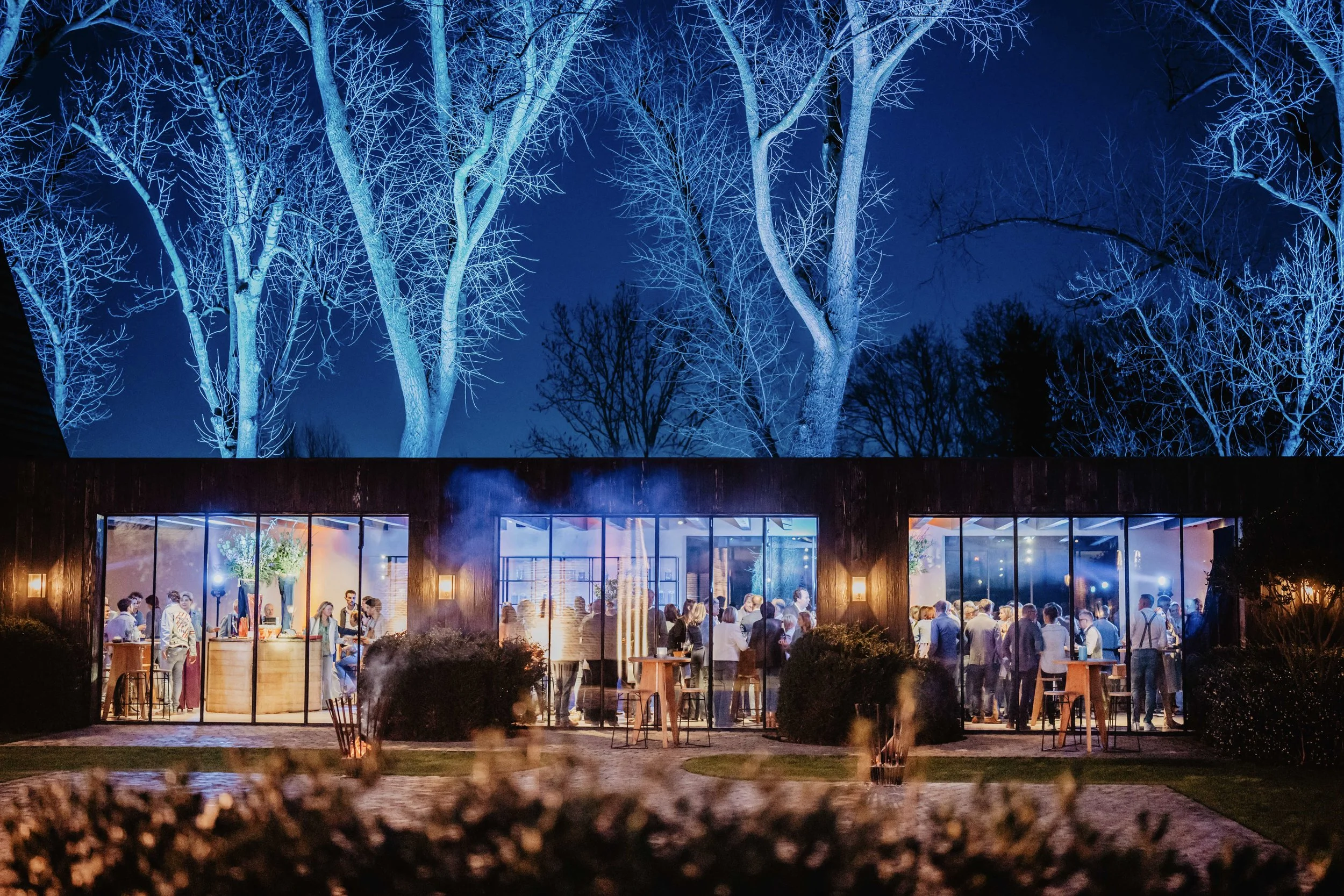 locatie met blauwe sfeerlichten