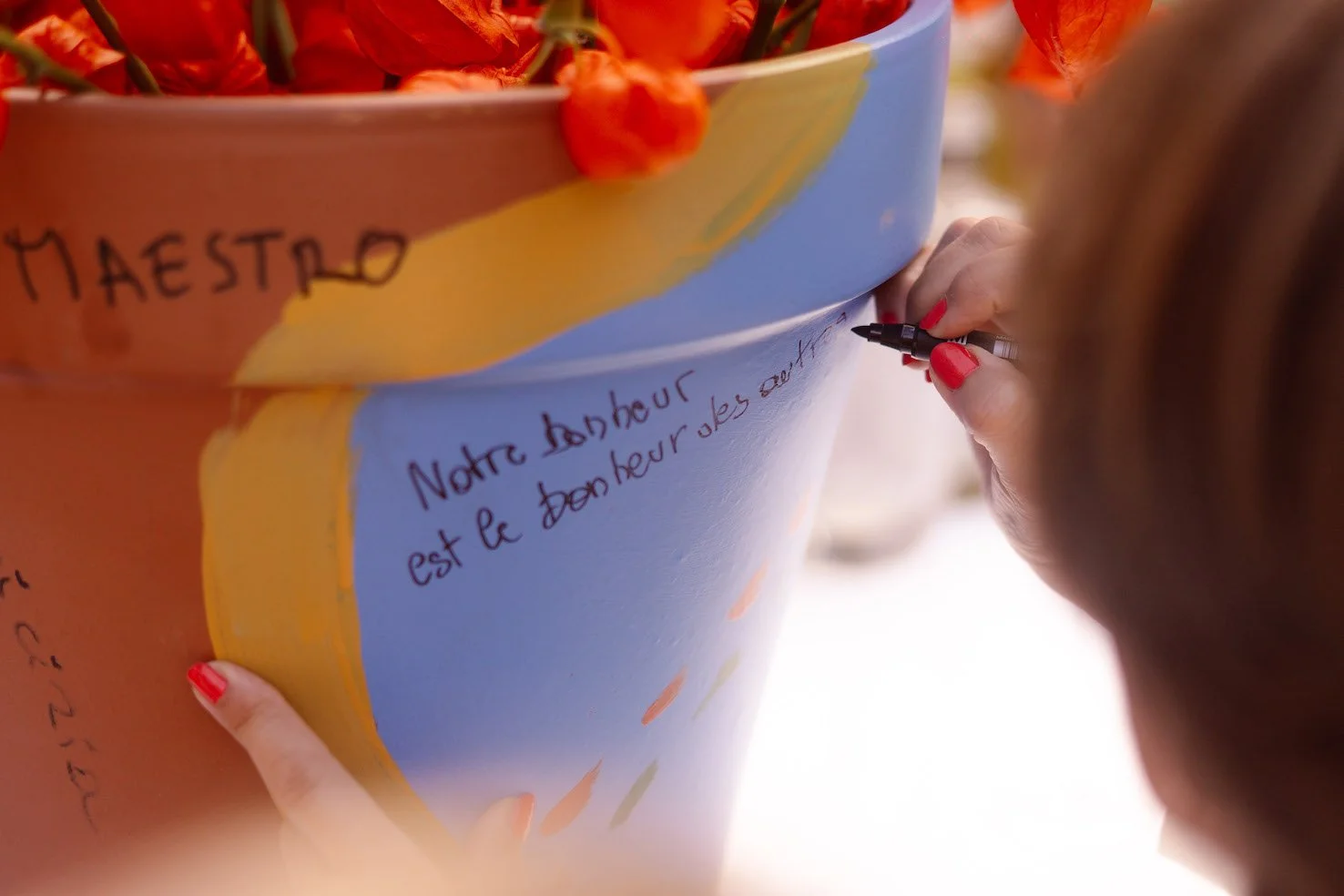 kleurrijke bloempot op verjaardagsfeest in italiaans thema