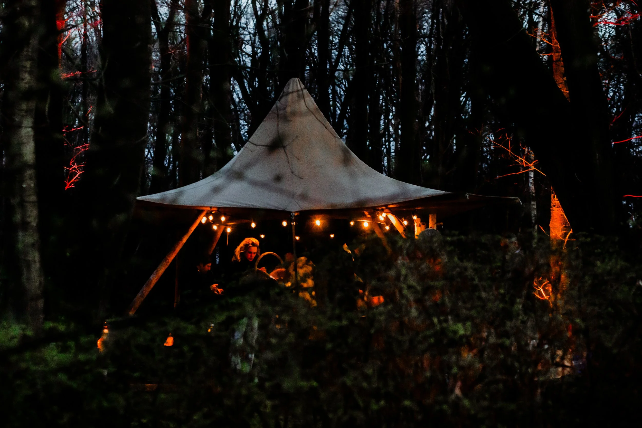 tent buiten met natuurlijke en rustige sfeer