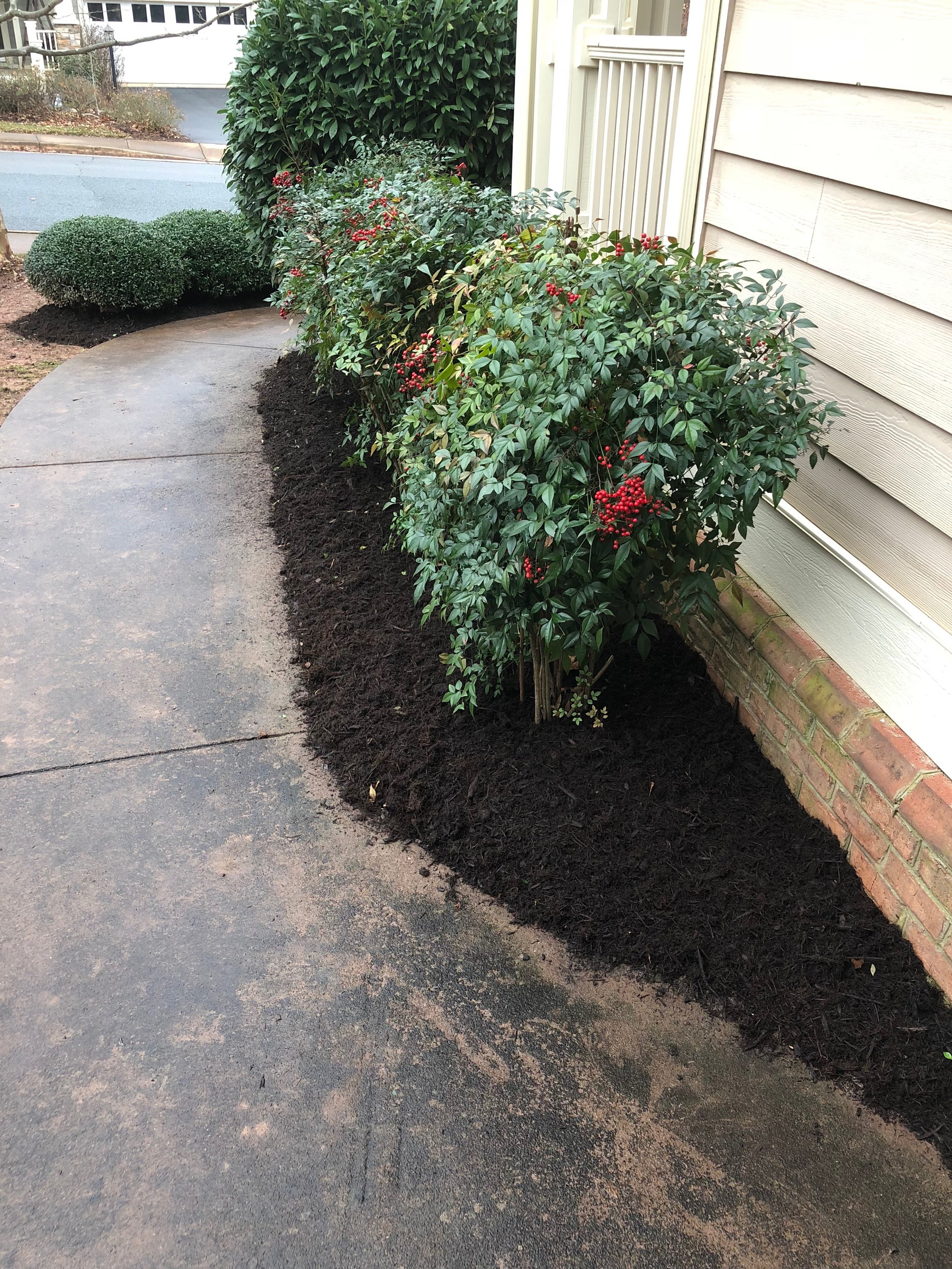 mulch-bed-landscaping