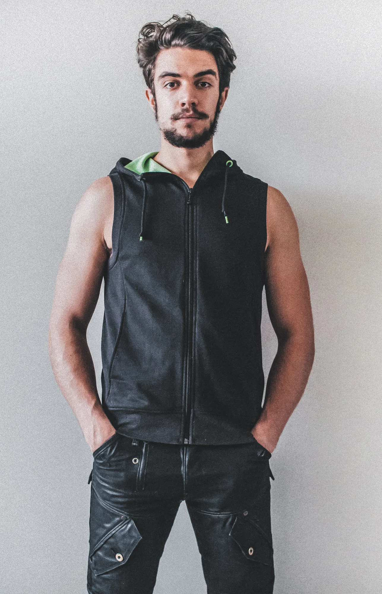 Lenny, played by Gabriele Greggio, in secondary costume elements.