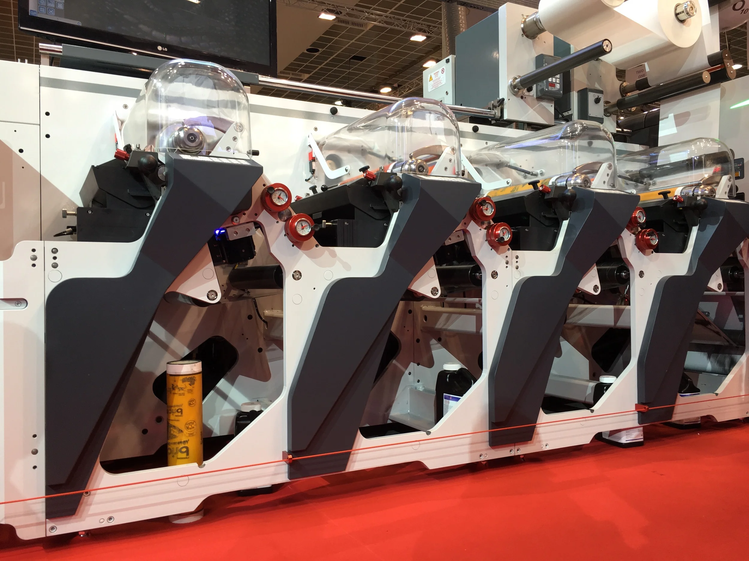 Market-leading AMS Spectral UV LED systems are moving Flexographic printing "full speed ahead" into a new era of cleaner, faster, heatless curing. Here OMET shows its latest 6-Color 430 Digital Flexo Label Press with AMS FLEXO Series LED UV on Vinyl and 12-micron PET. 