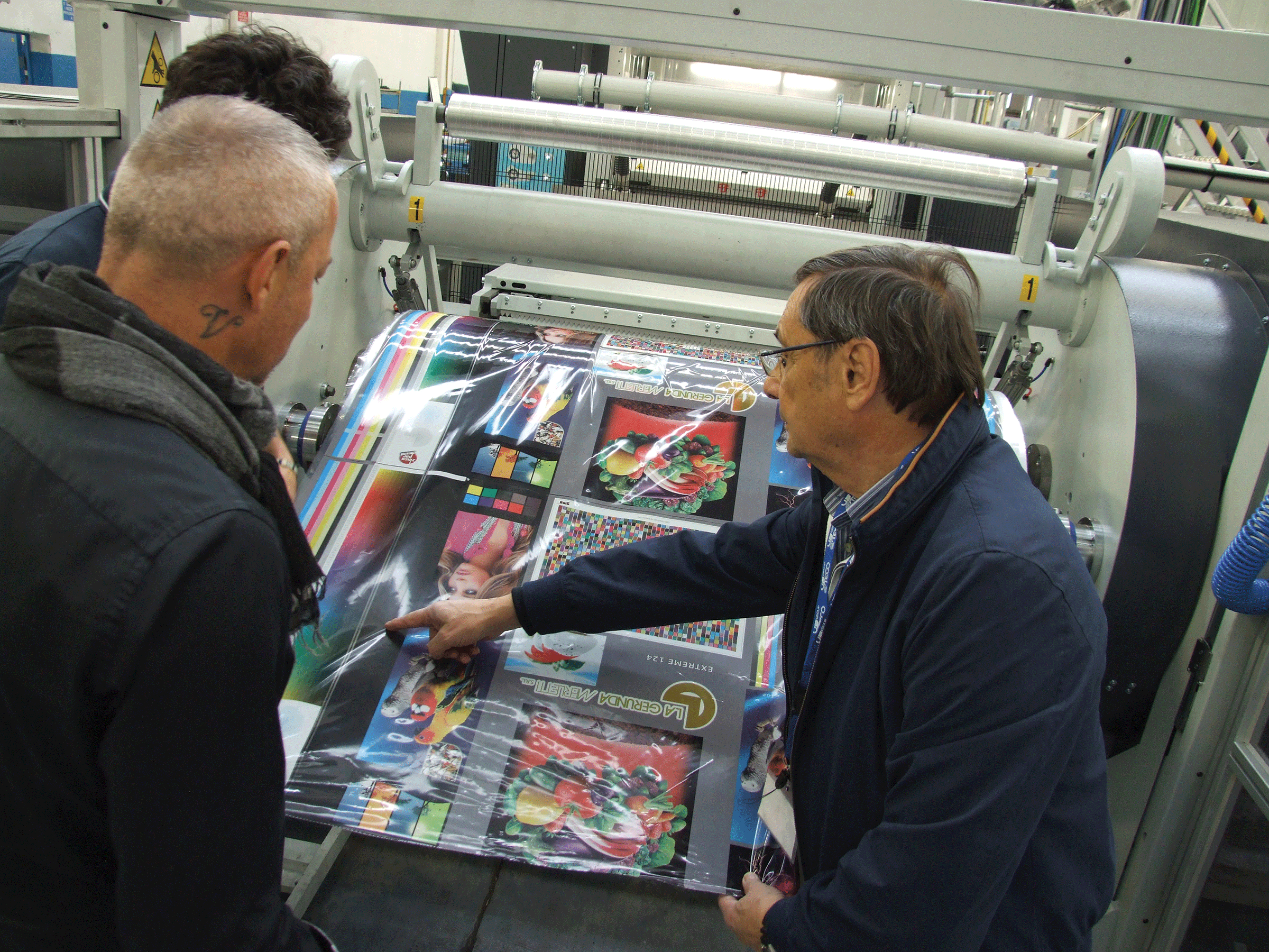 Pino De Gradi with La Gerunda press operator Antonio Lucatelli at the delivery.